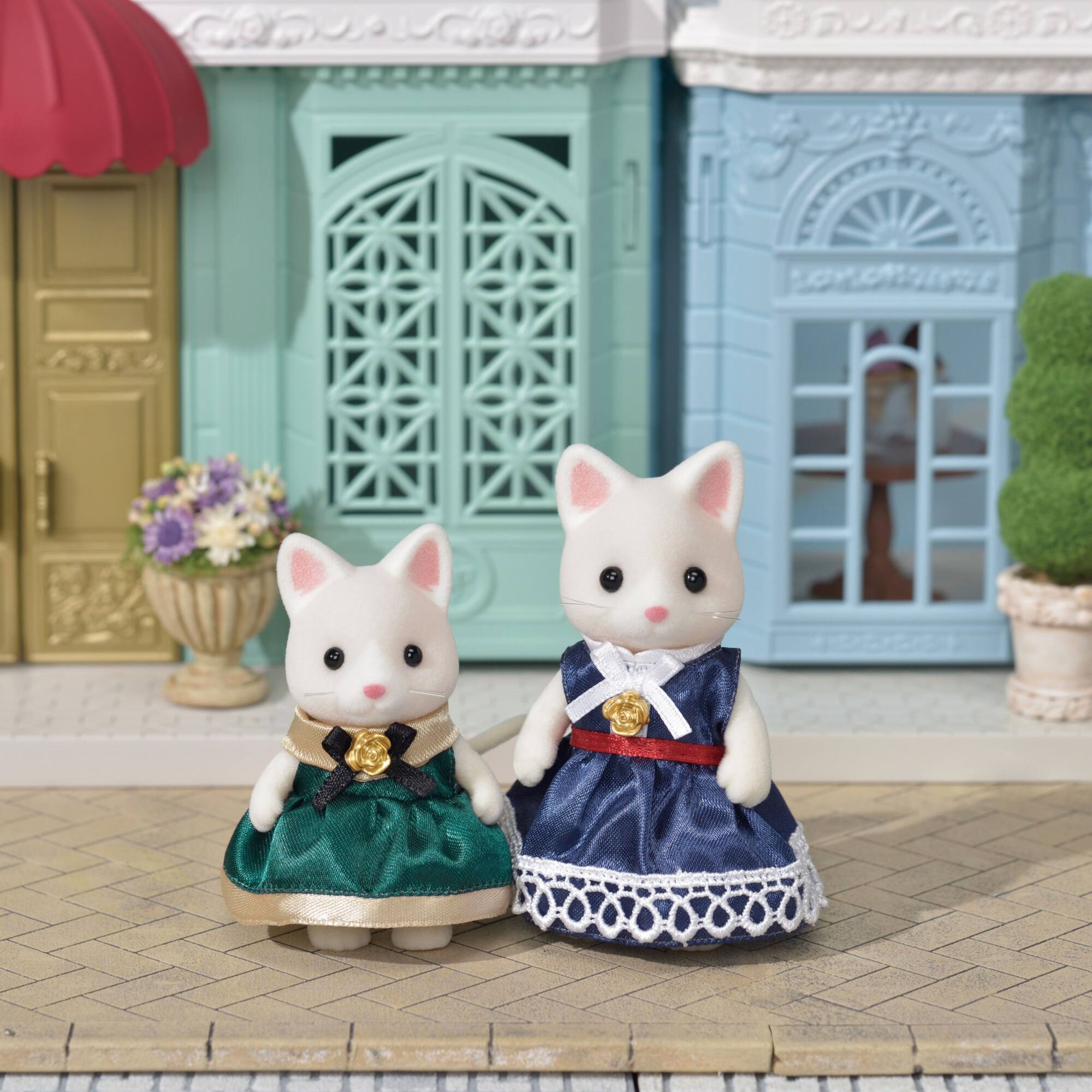 Calico Critters&#x2122; Green &#x26; Blue Dress Up Set