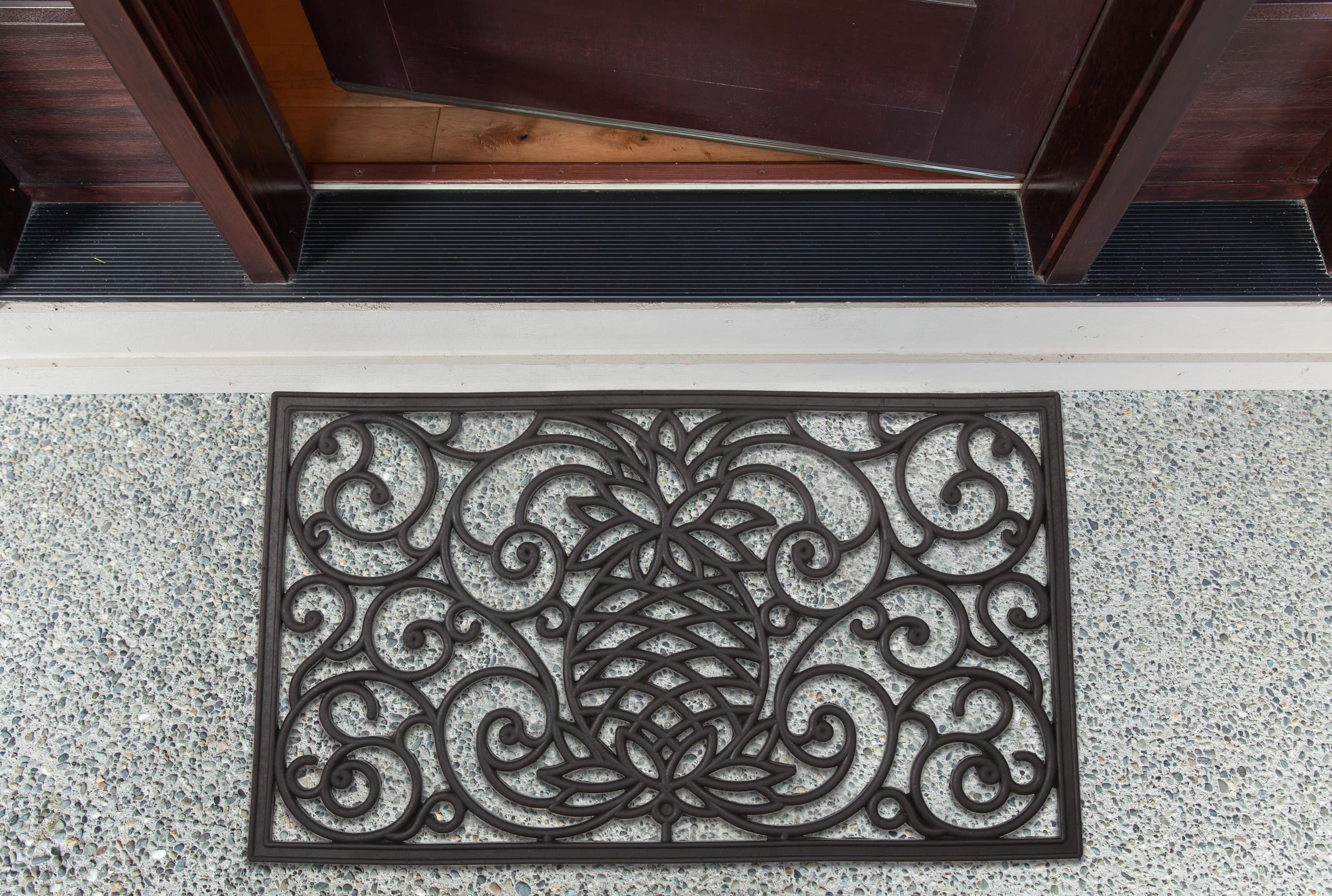 DII&#xAE; Pineapple Scroll Rubber Doormat