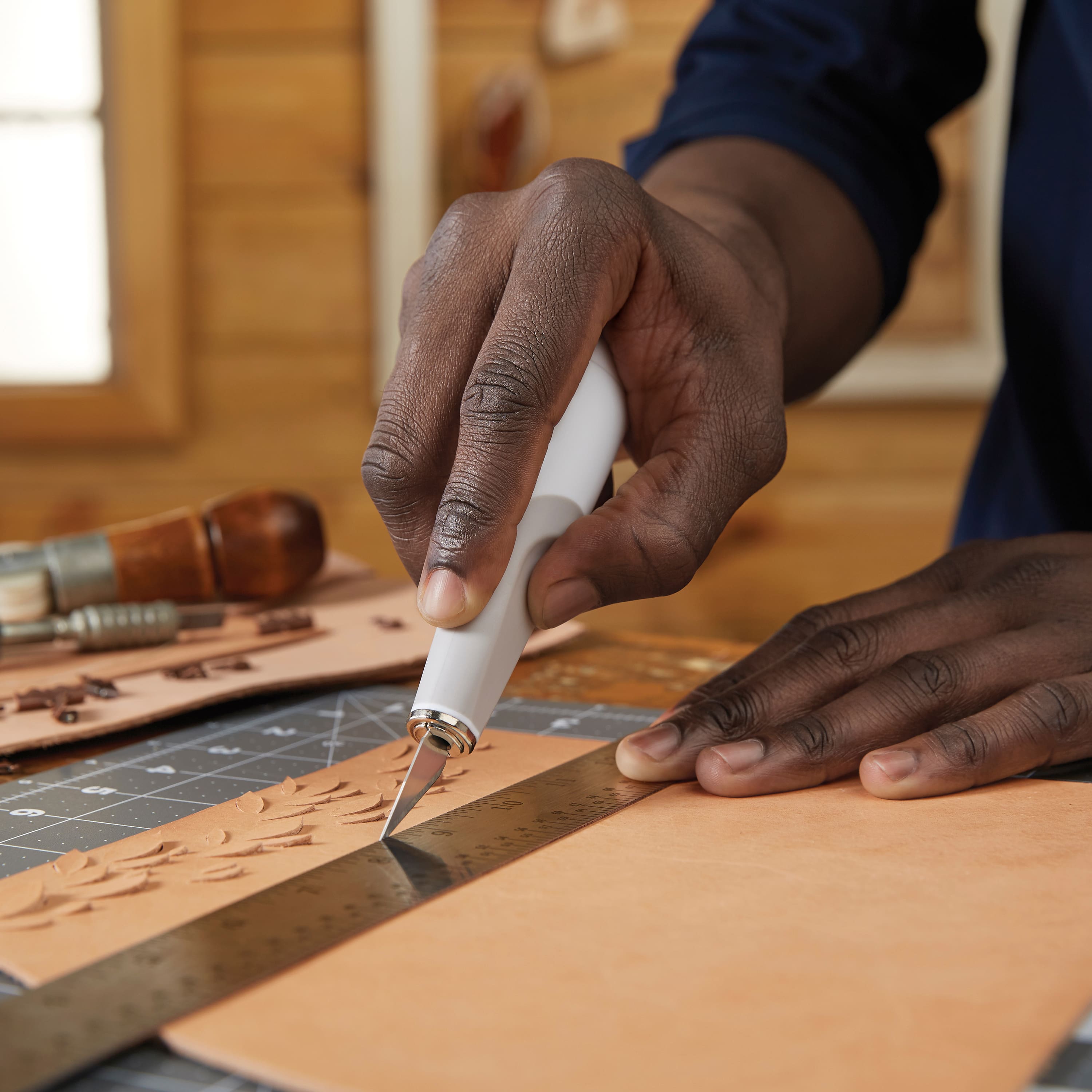 18 Pack: Fiskars® Heavy-Duty Easy Change Detail Knife