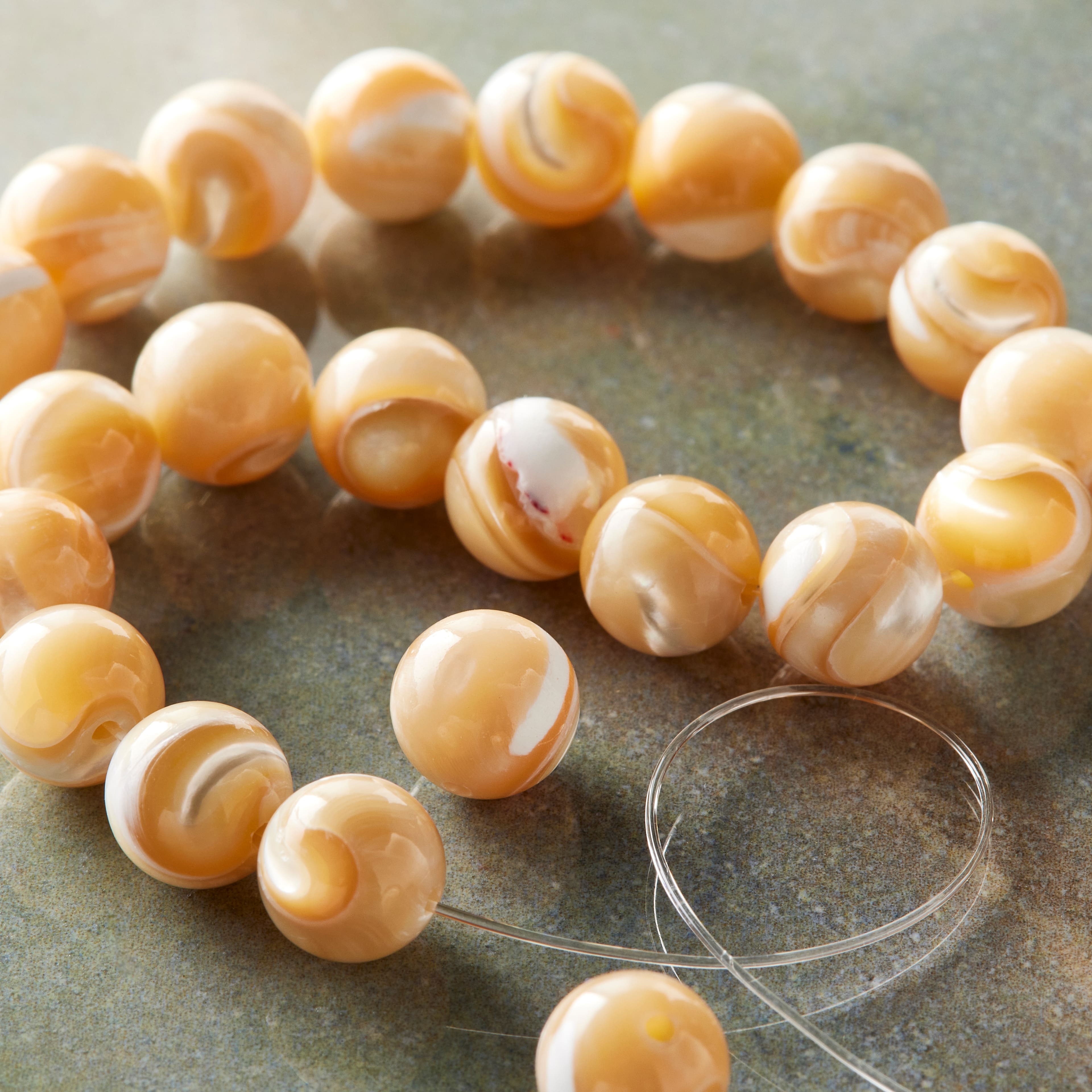 Perles rondes en nacre naturel de 8 mm de Bead Landing