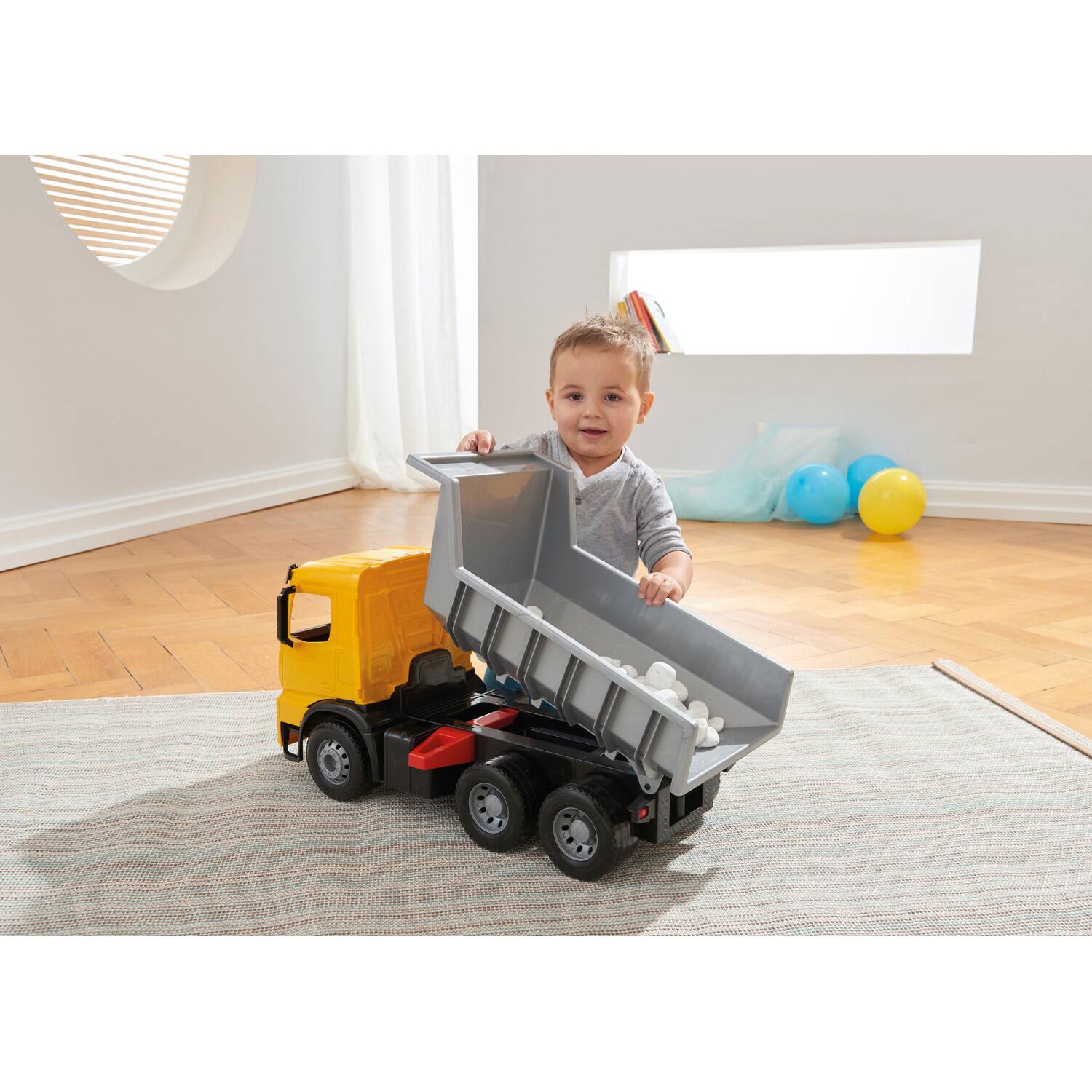 LENA&#xAE; Toys Giant Dump Truck Play Vehicle