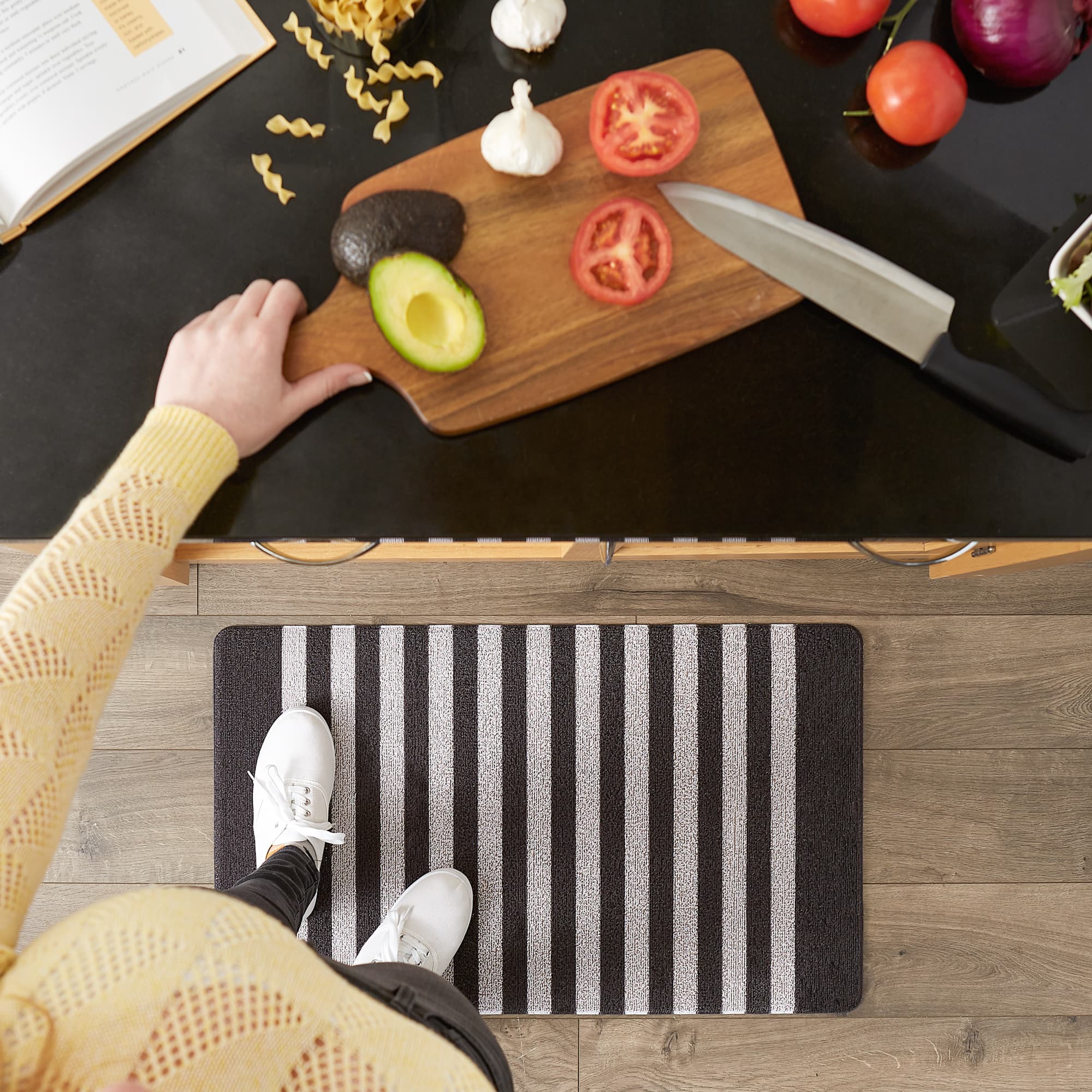 DII® Black & White Stripe Tufted Mat