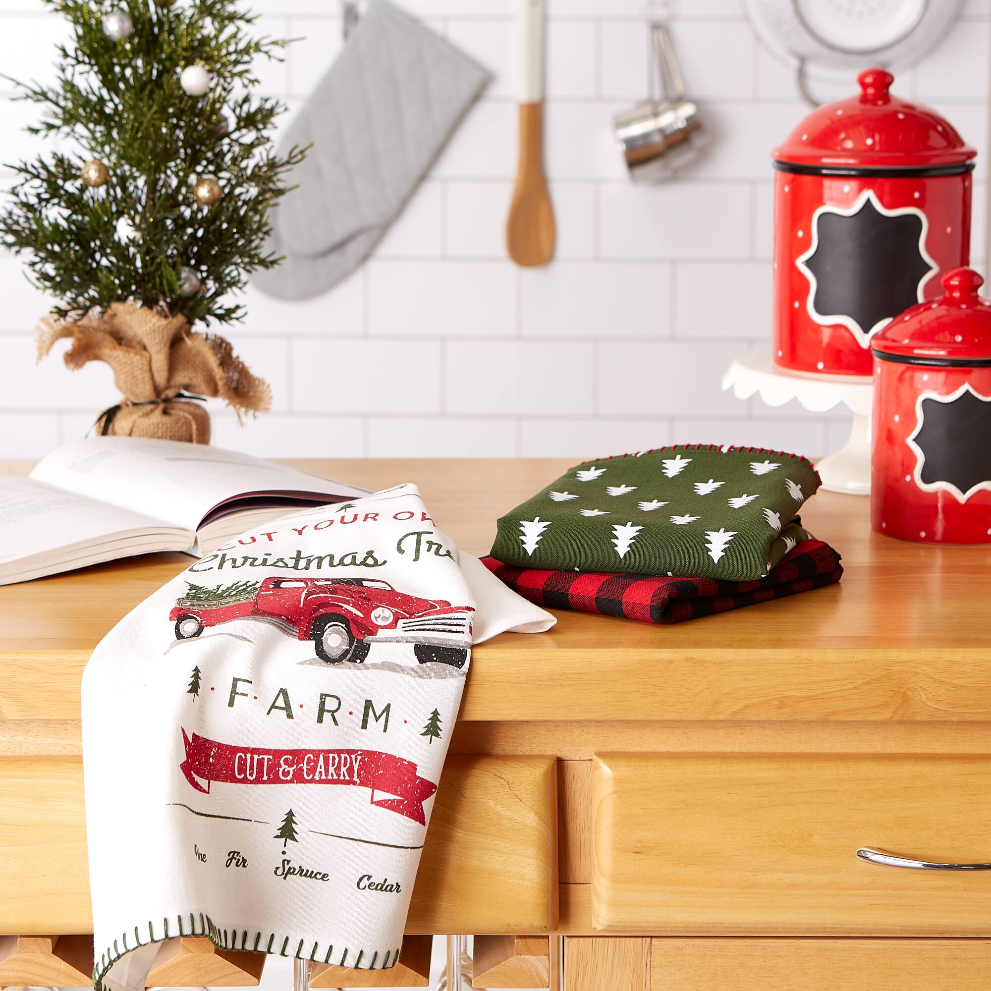 DII® Christmas Truck Dishtowels Set