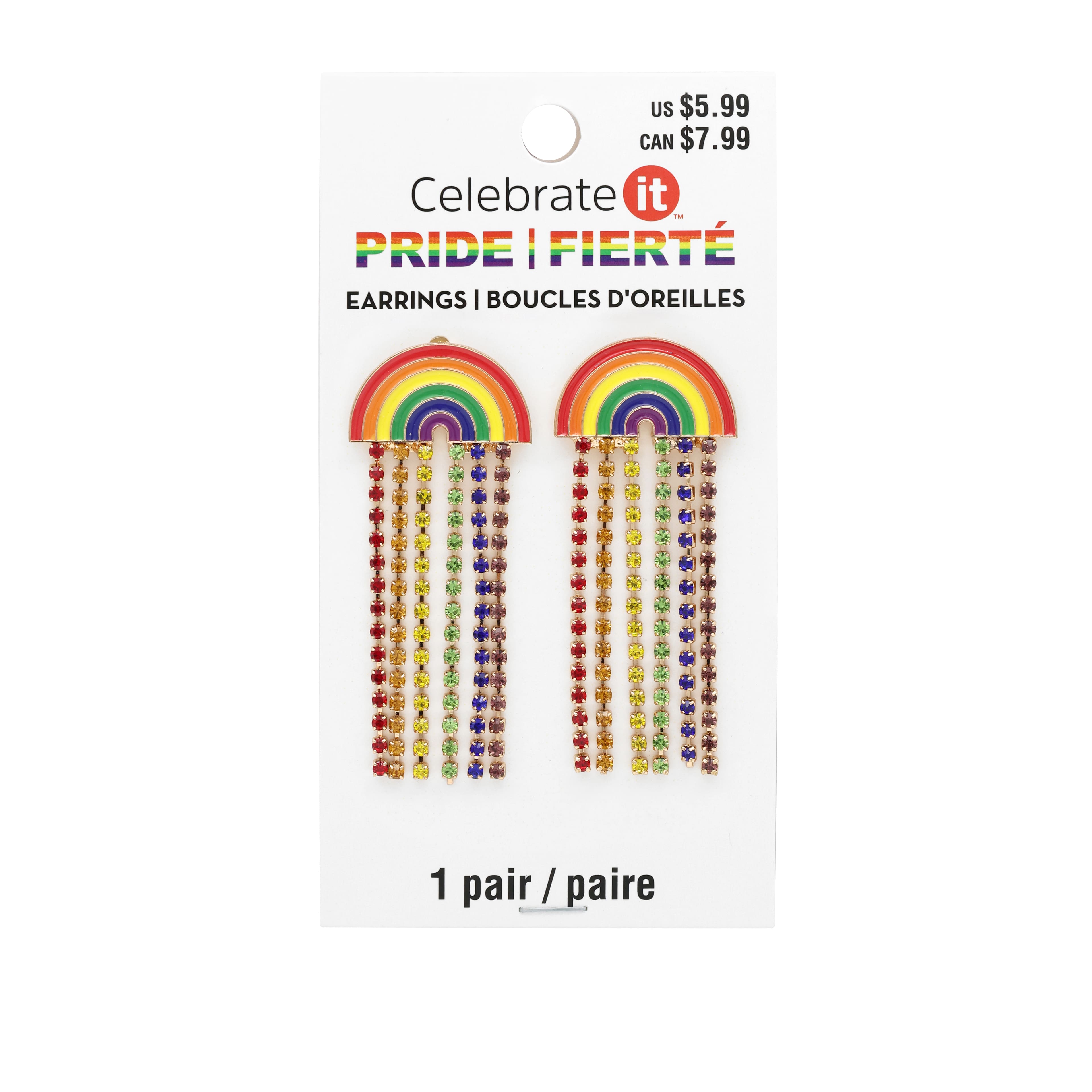 Un ajout enjou&#xE9; &#xE0; toute tenue, ces amusantes boucles d&#x2019;oreilles prennent la forme d&#x2019;un arc-en-ciel &#xE9;maill&#xE9; auquel pendent des fils de gemmes en acrylique.