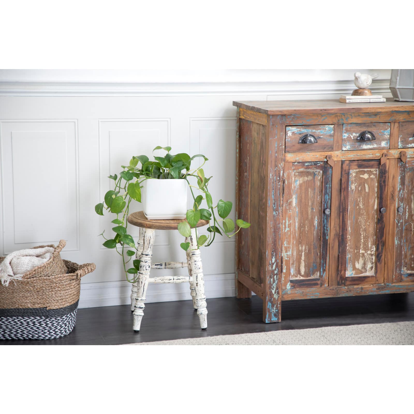 18" White Wood Farmhouse Stool
