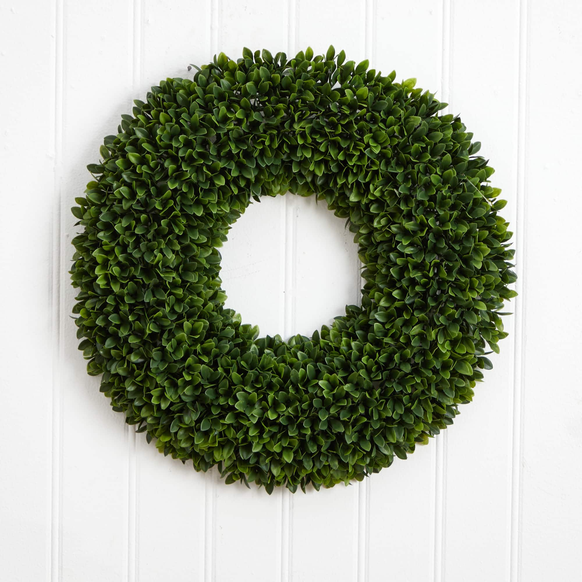 24&#x22; Green Boxwood Wreath