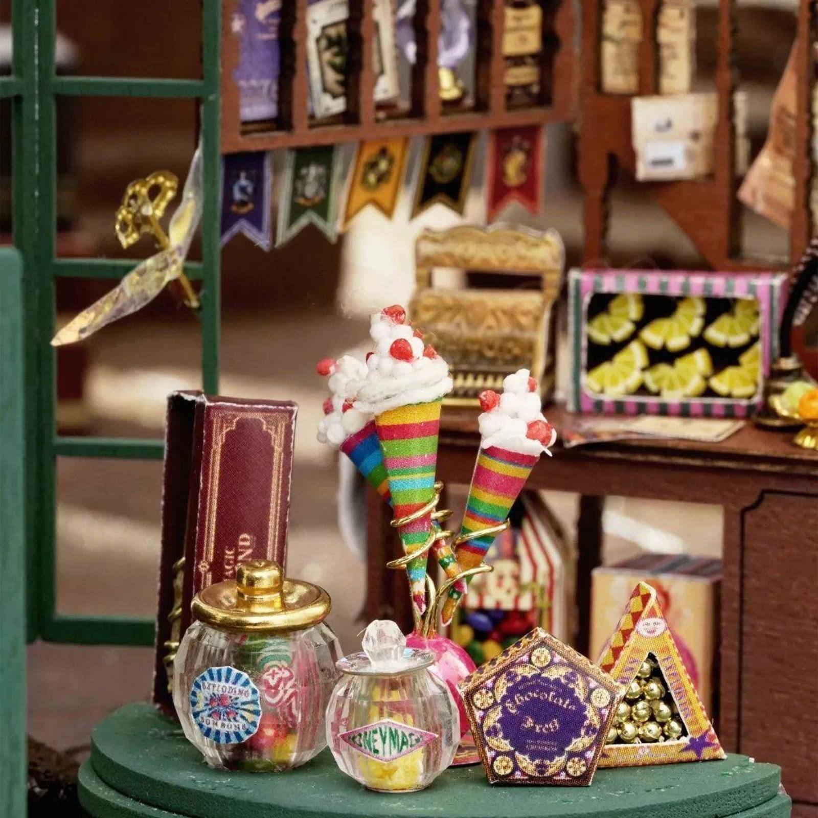Wizardi Magic Shop Miniature Dollhouse Roombox Kit