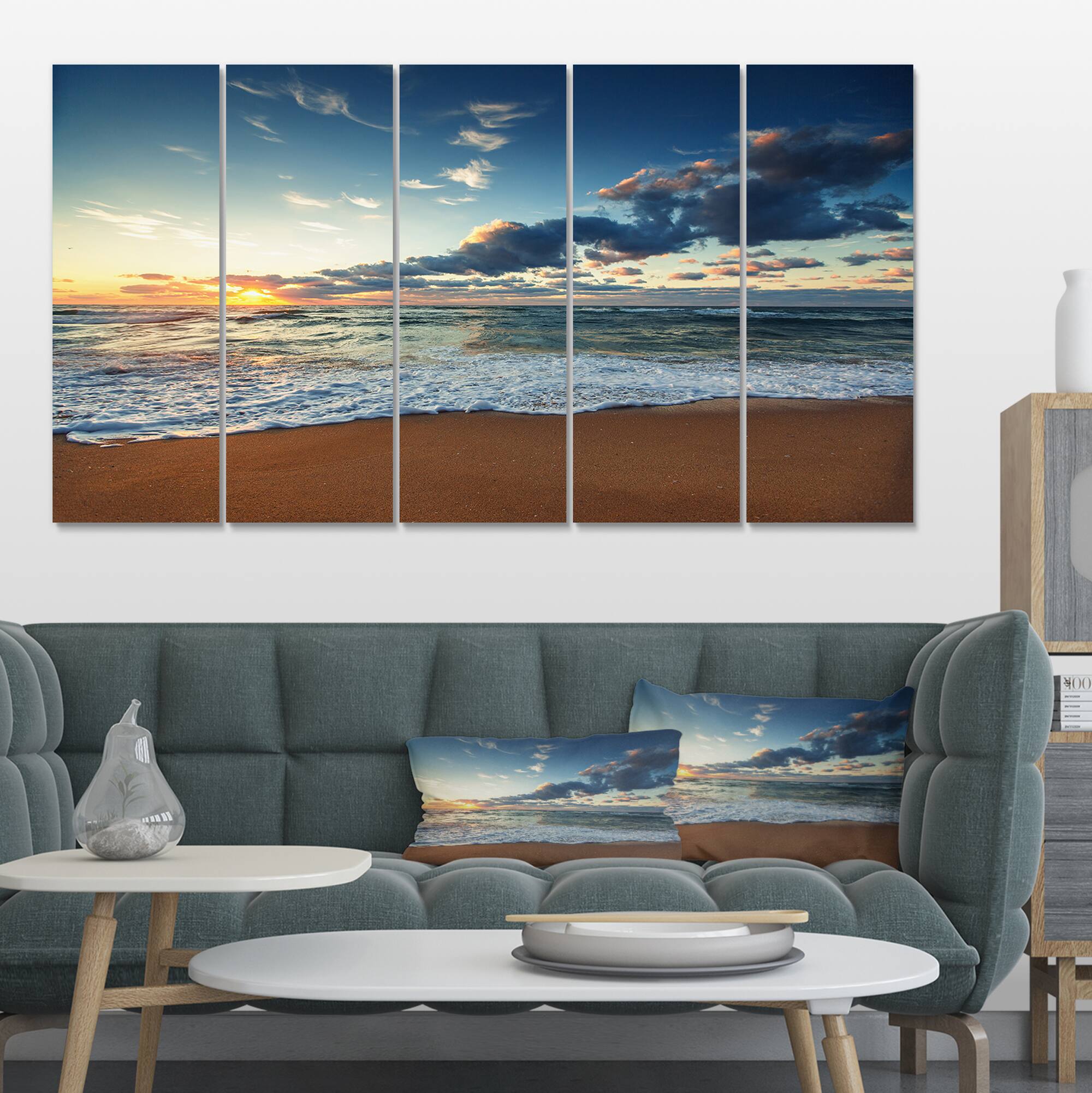 Designart - Sunrise and Glowing Waves in Ocean - Seascape Canvas Art Print