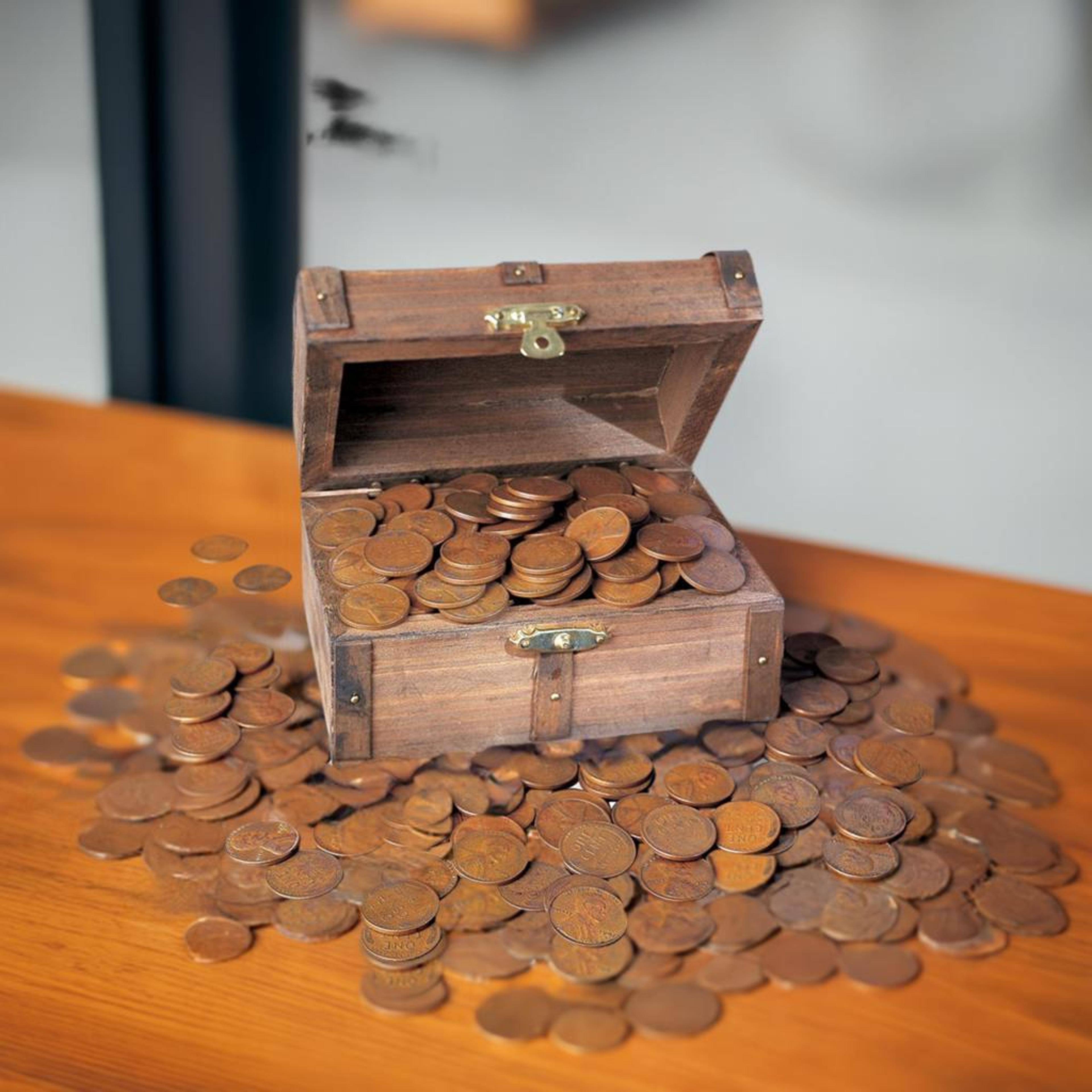 Treasure Chest of 1 Lb of Lincoln Wheat-Ear Pennies