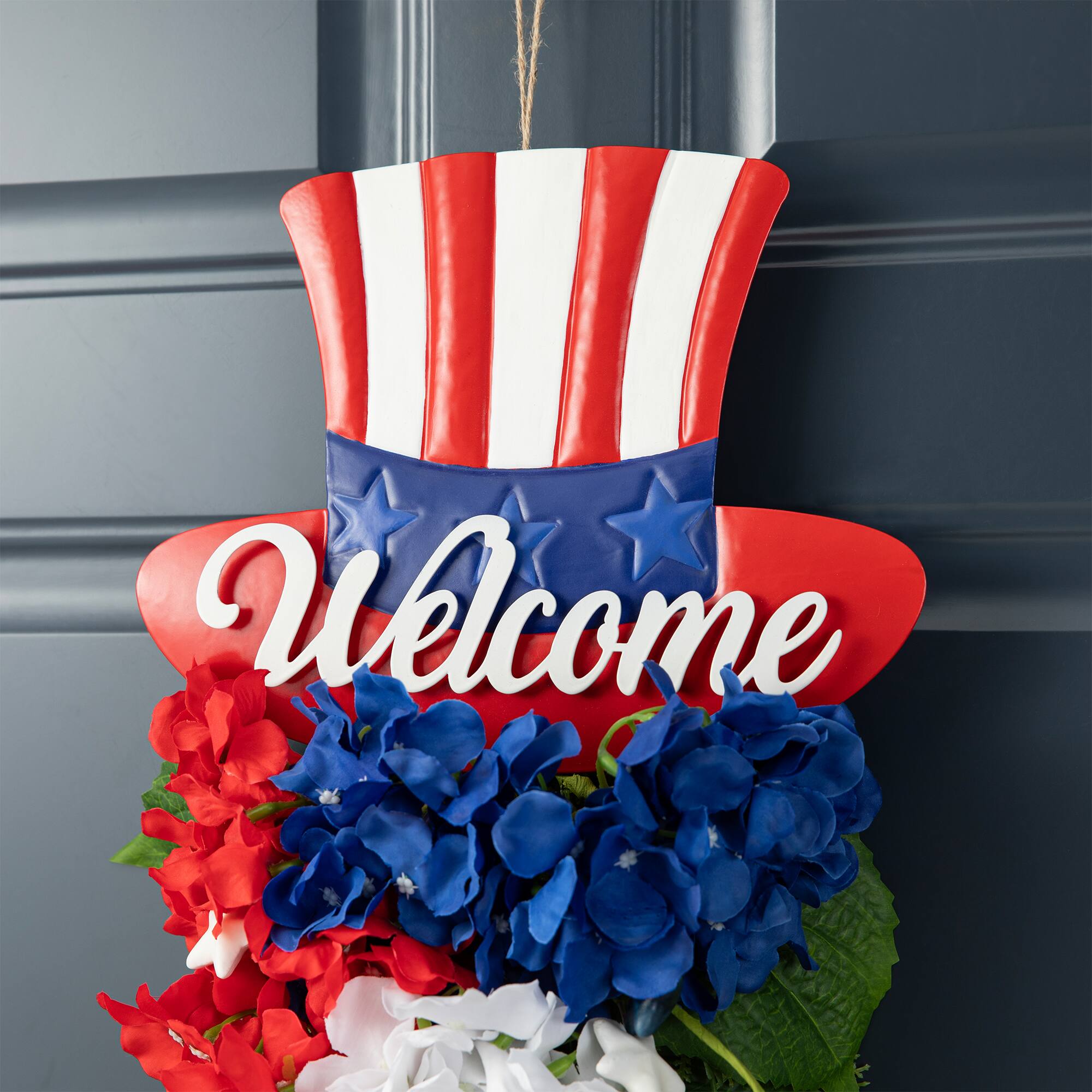 Glitzhome&#xAE; 22.5&#x22; Patriotic Americana Metal Top Hat &#x26; Hydrangea Swag Wall D&#xE9;cor