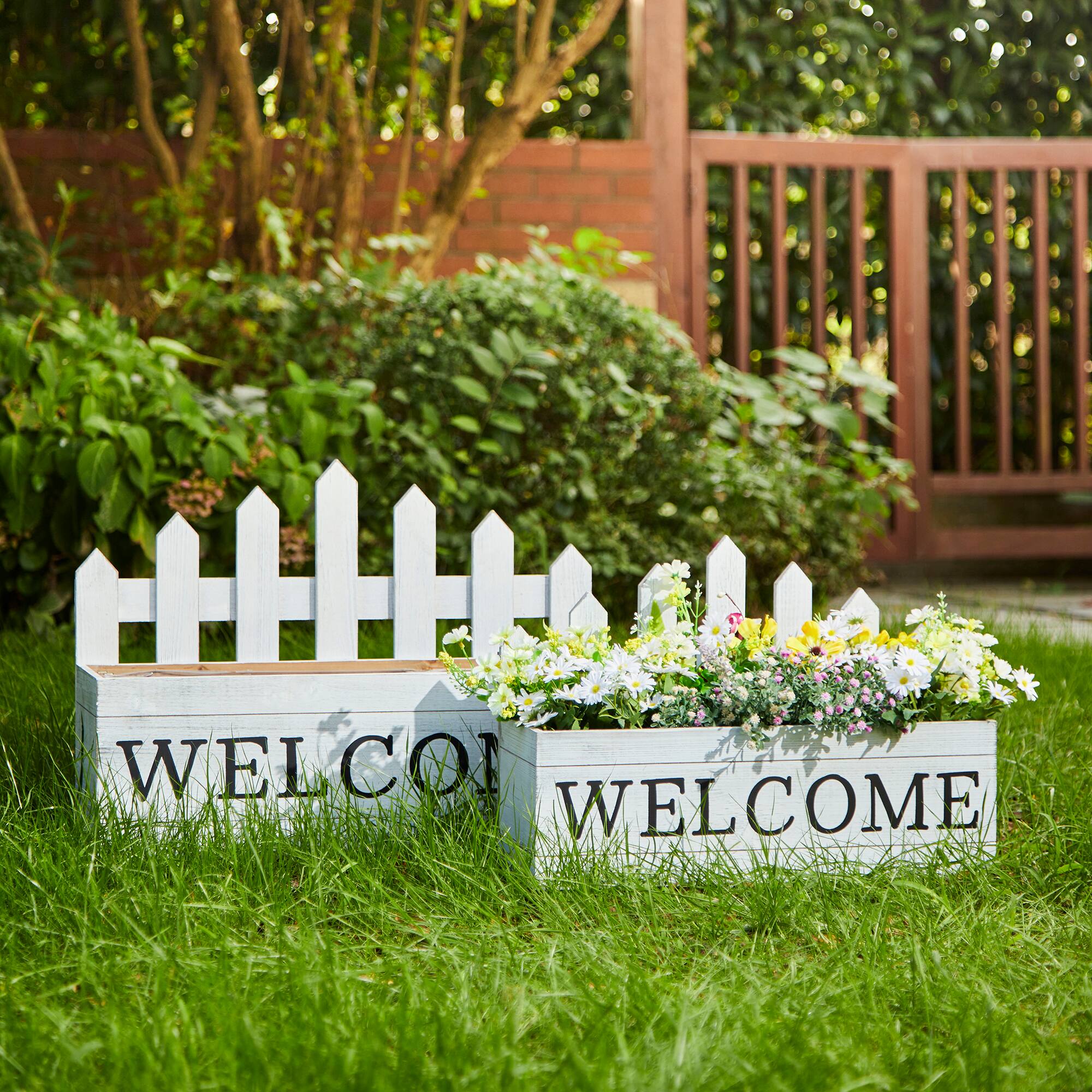 Glitzhome® White Wood WELCOME Fence-Inspired Planter Stand Set