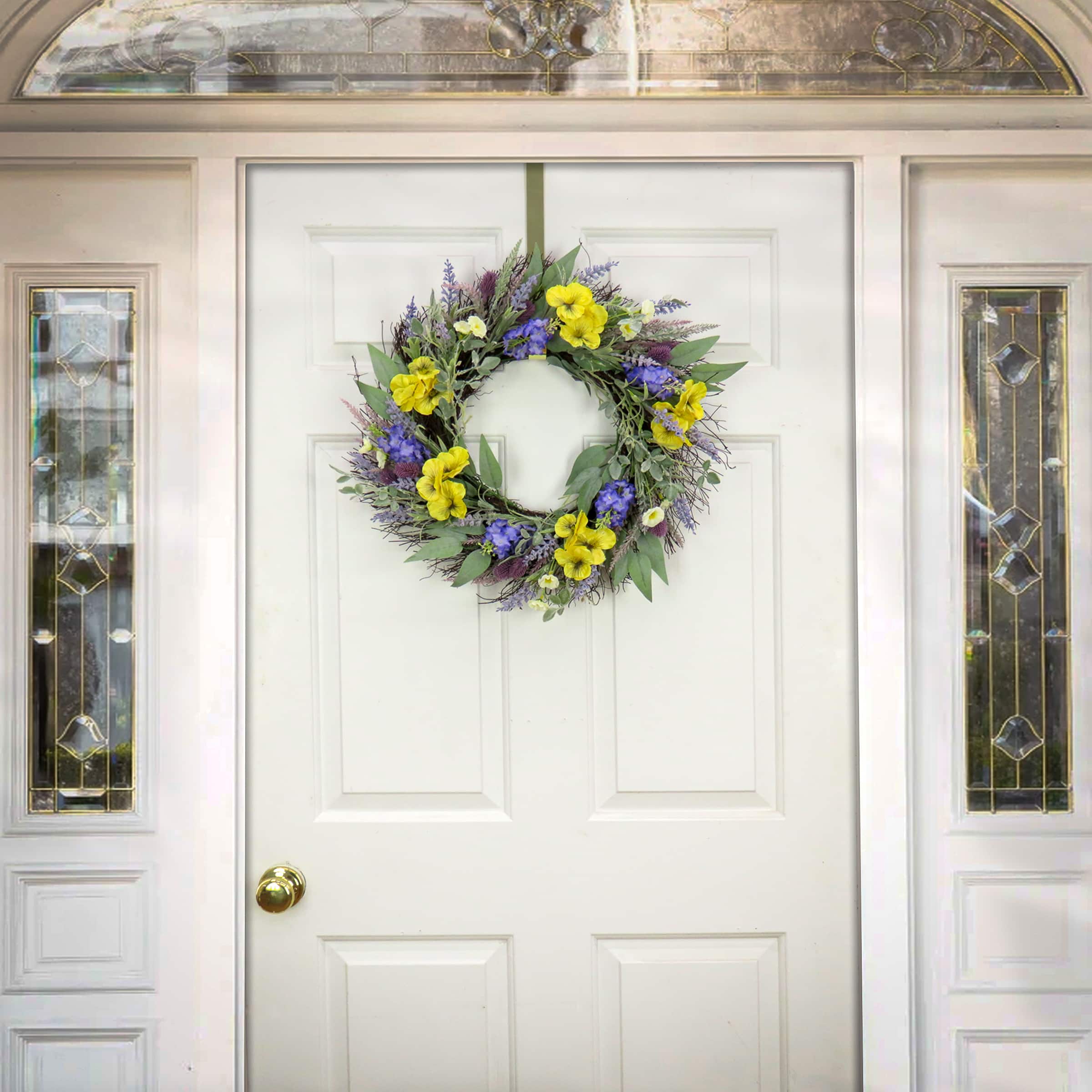 22" Pansy & Lavender Wreath