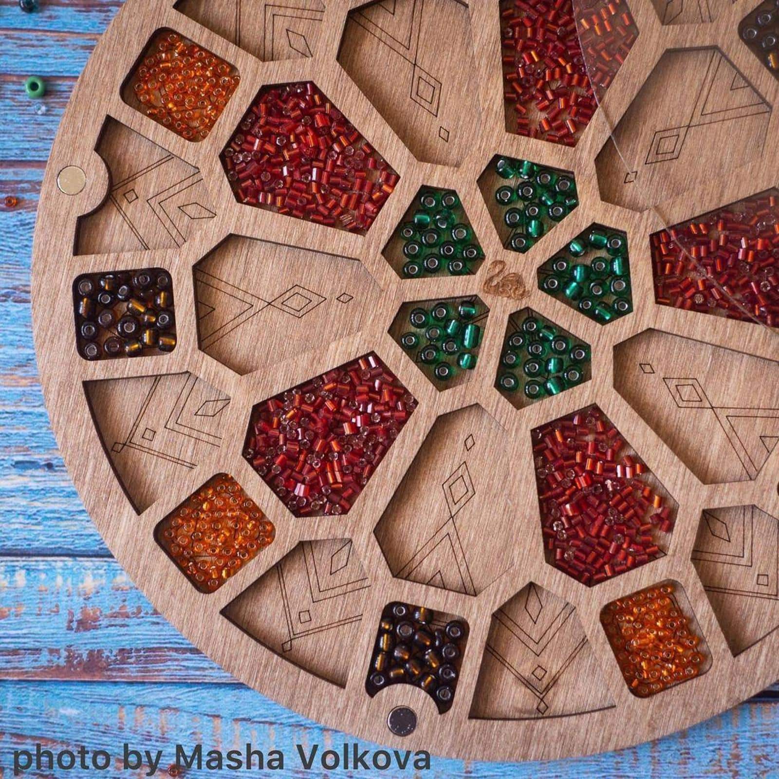 Wonderland Crafts 7.5" Geometric Bead Organizer with Transparent Cover