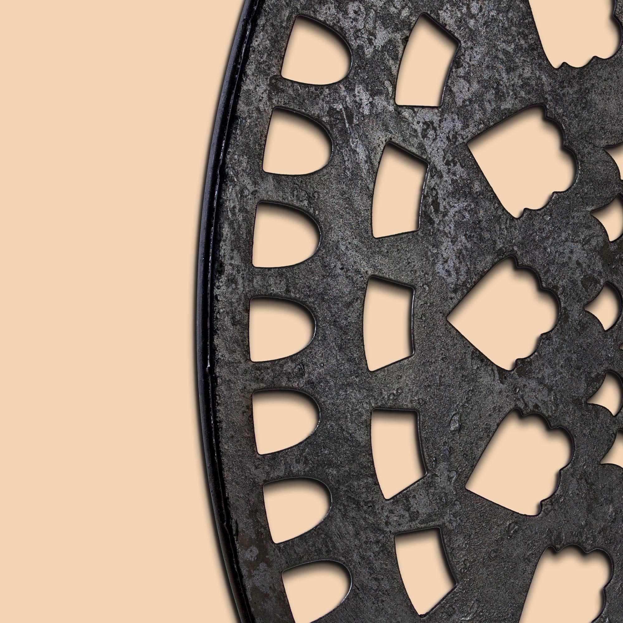 19&#x22; Silver Rustic Metal Medallion Sculpture