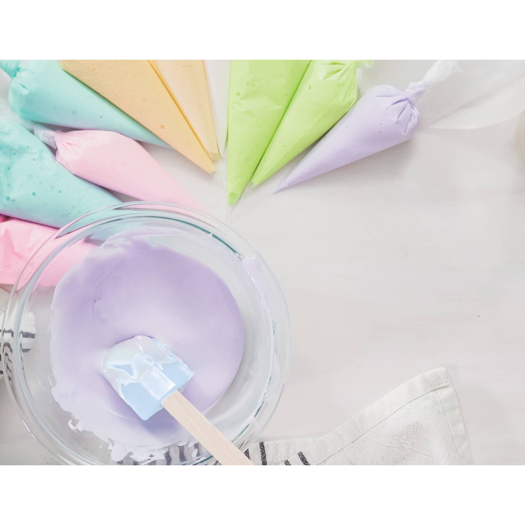 16&#x22; Disposable Decorating Bags, 24ct. by Makery&#xAE;