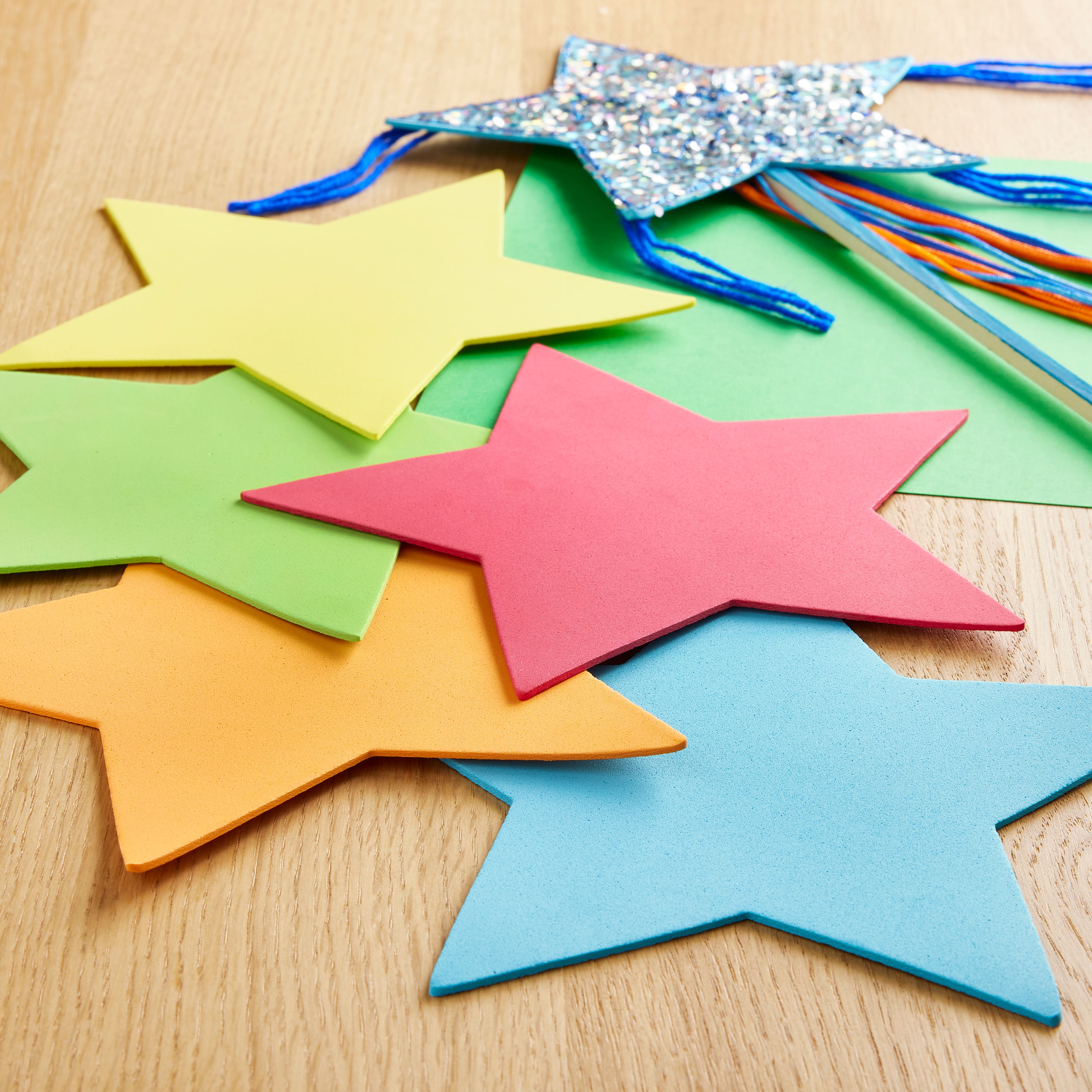 Formes d'étoiles en mousse de Creatology