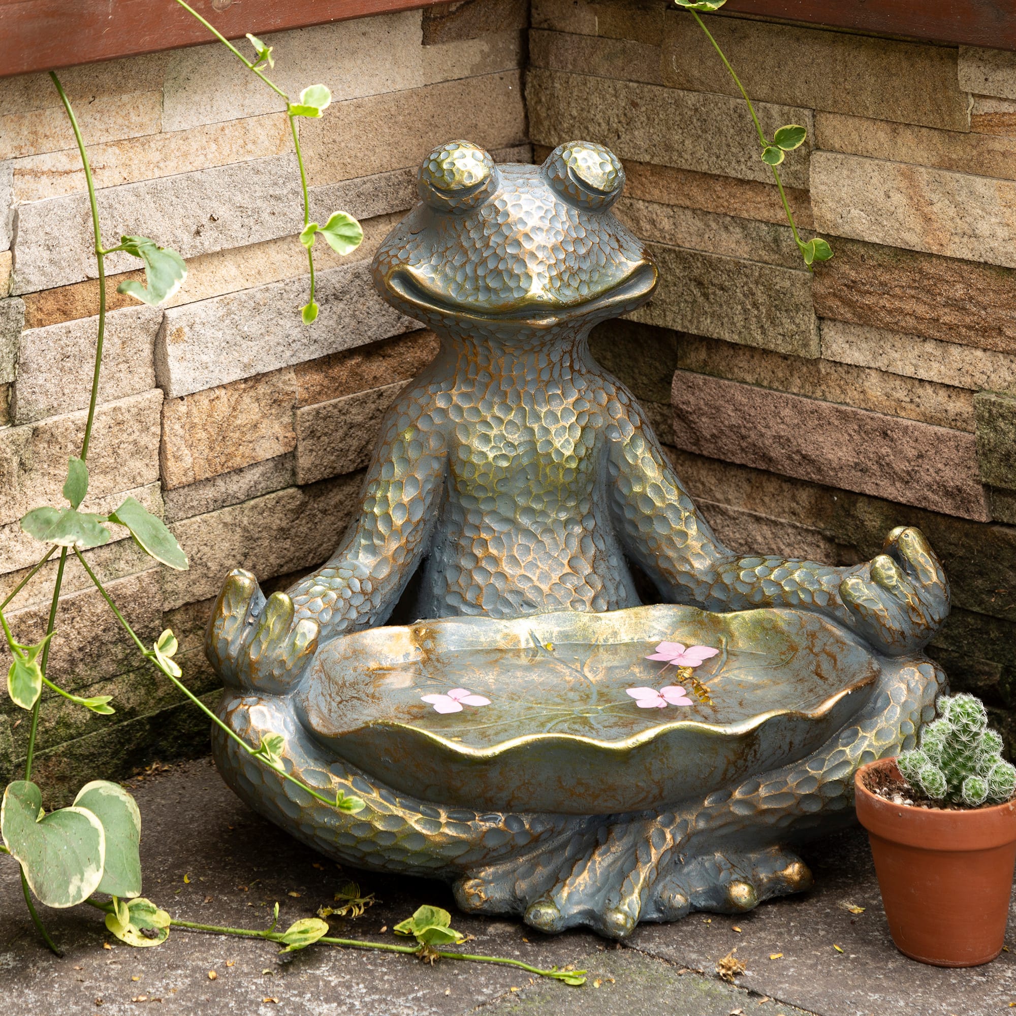 Glitzhome&#xAE; 14&#x22; Bronze Yoga Frog Statue