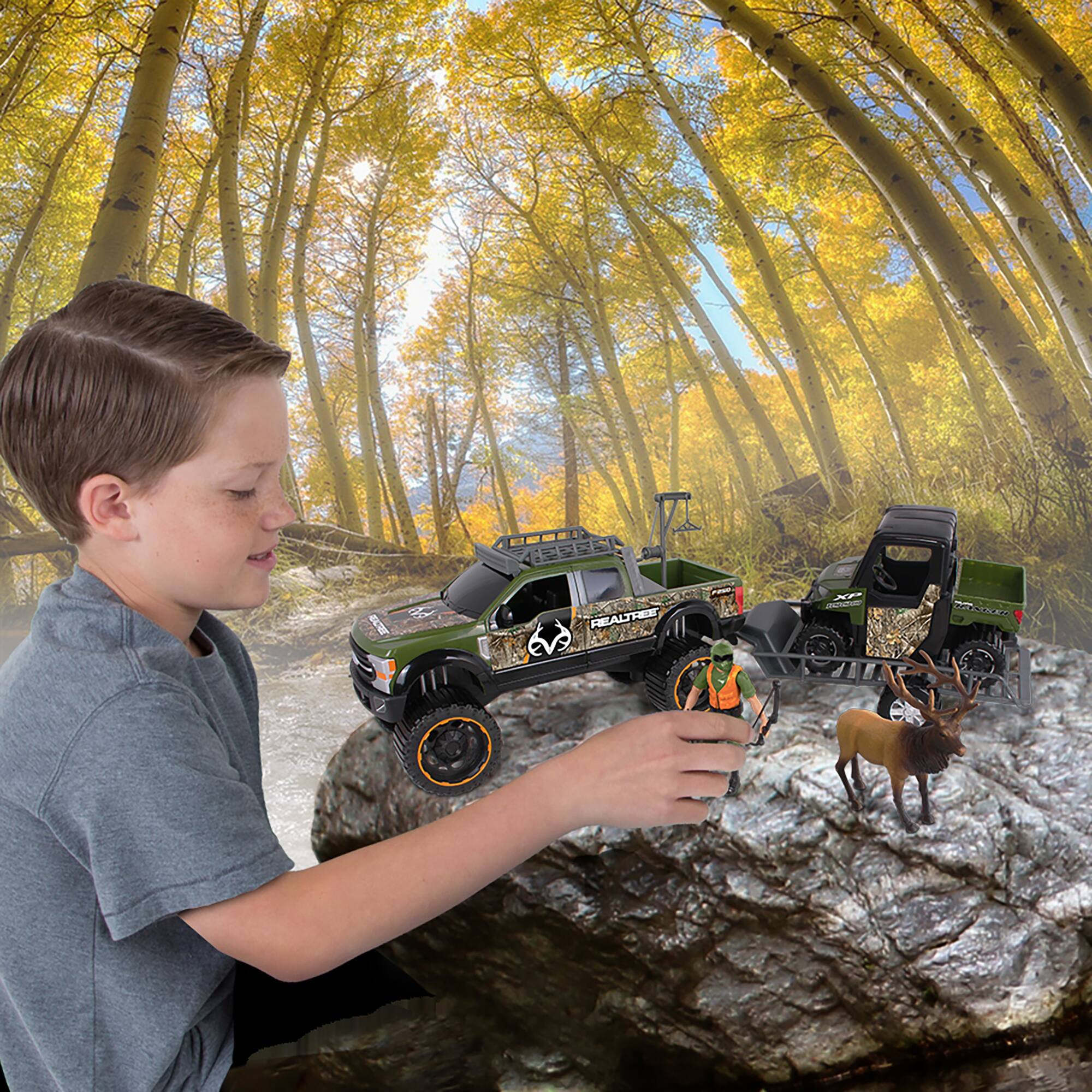 NKOK RealTree&#xAE; Ford Super Duty&#xAE; F250&#xAE; 1:18 Scale 10 Piece Elk Hunting Playset
