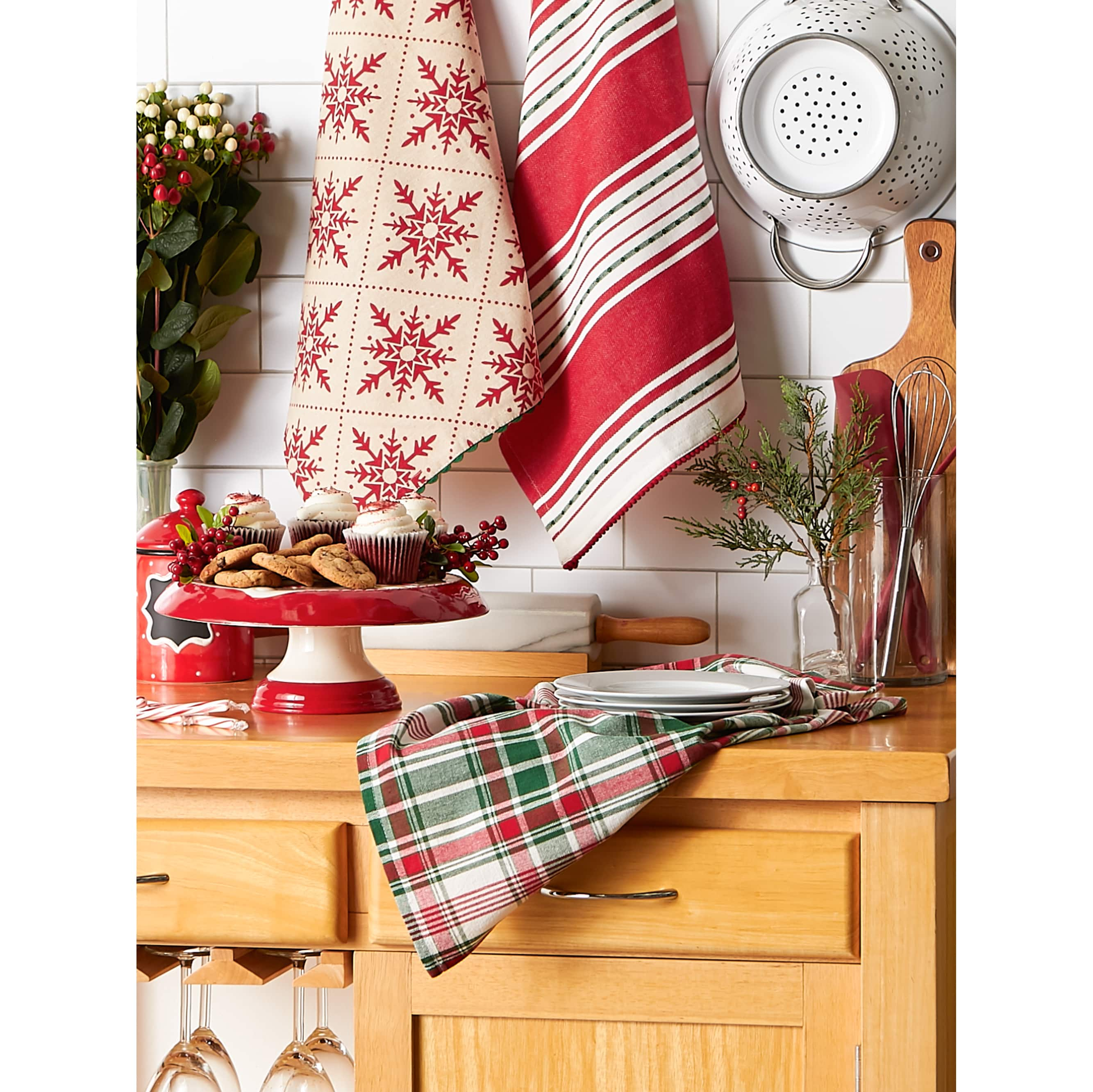 DII&#xAE; Assorted Scandinavian Snowflakes Dishtowel Set