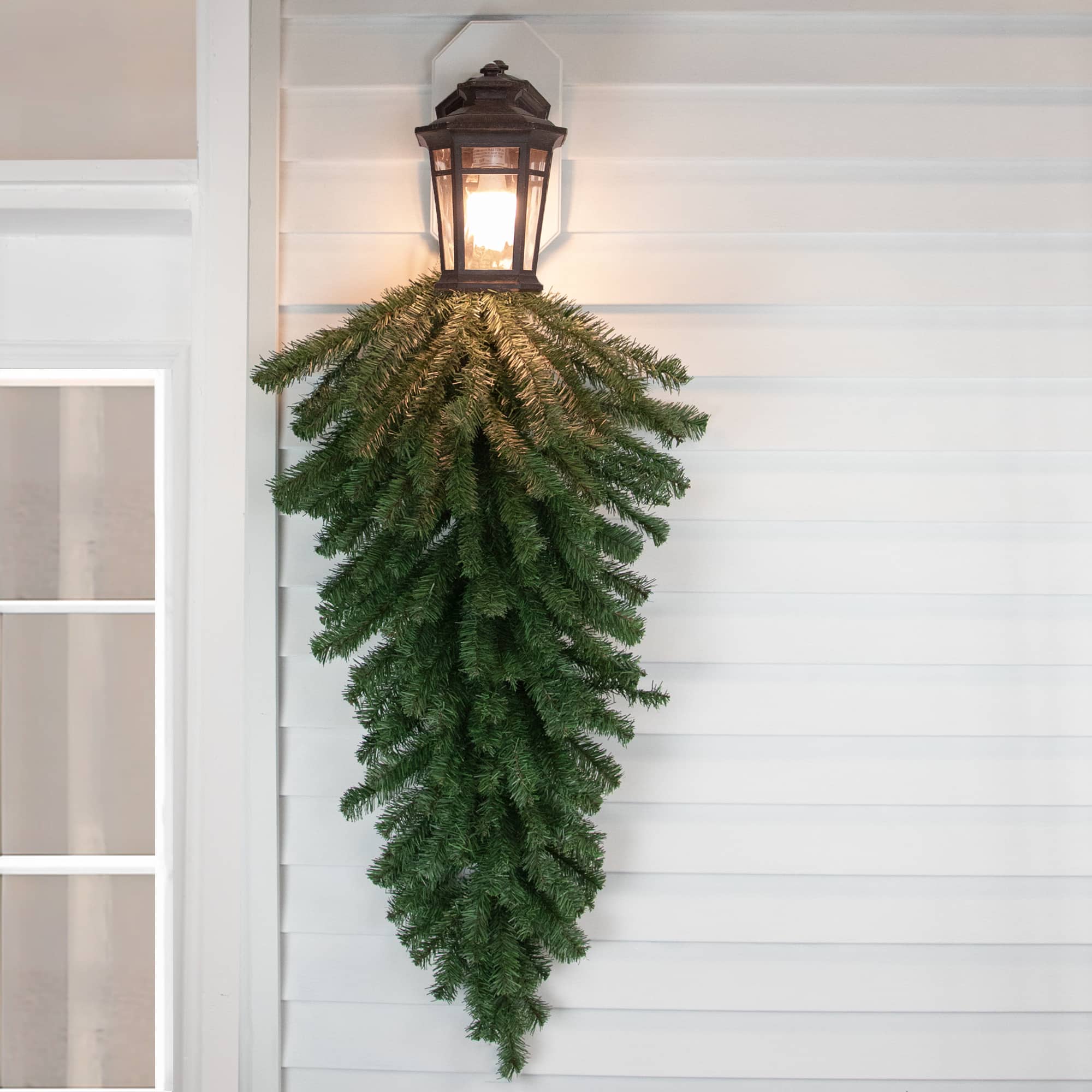 3.5ft. Canadian Pine Teardrop Swag