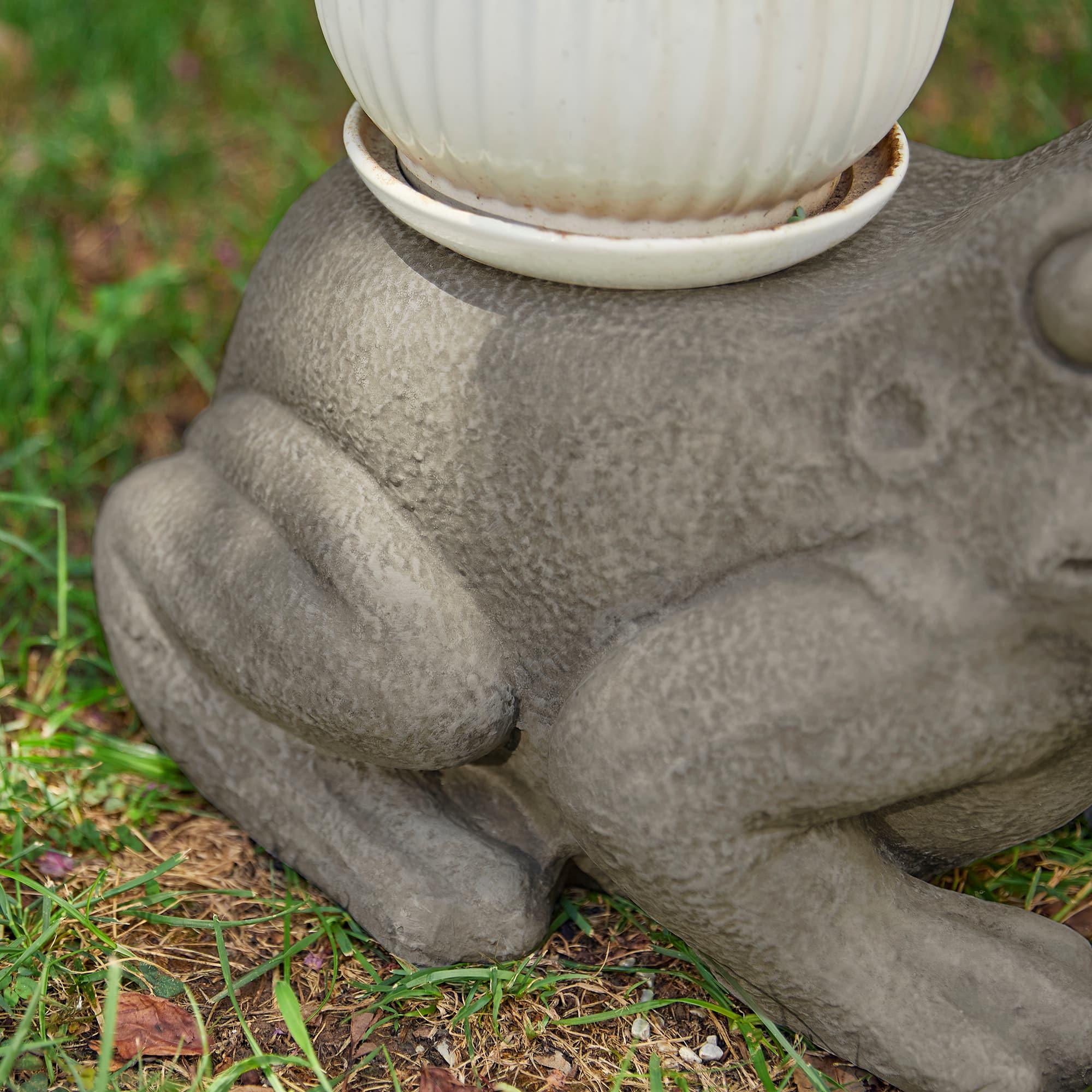 Glitzhome® 15.25" Frog Garden Statue Planter Stand