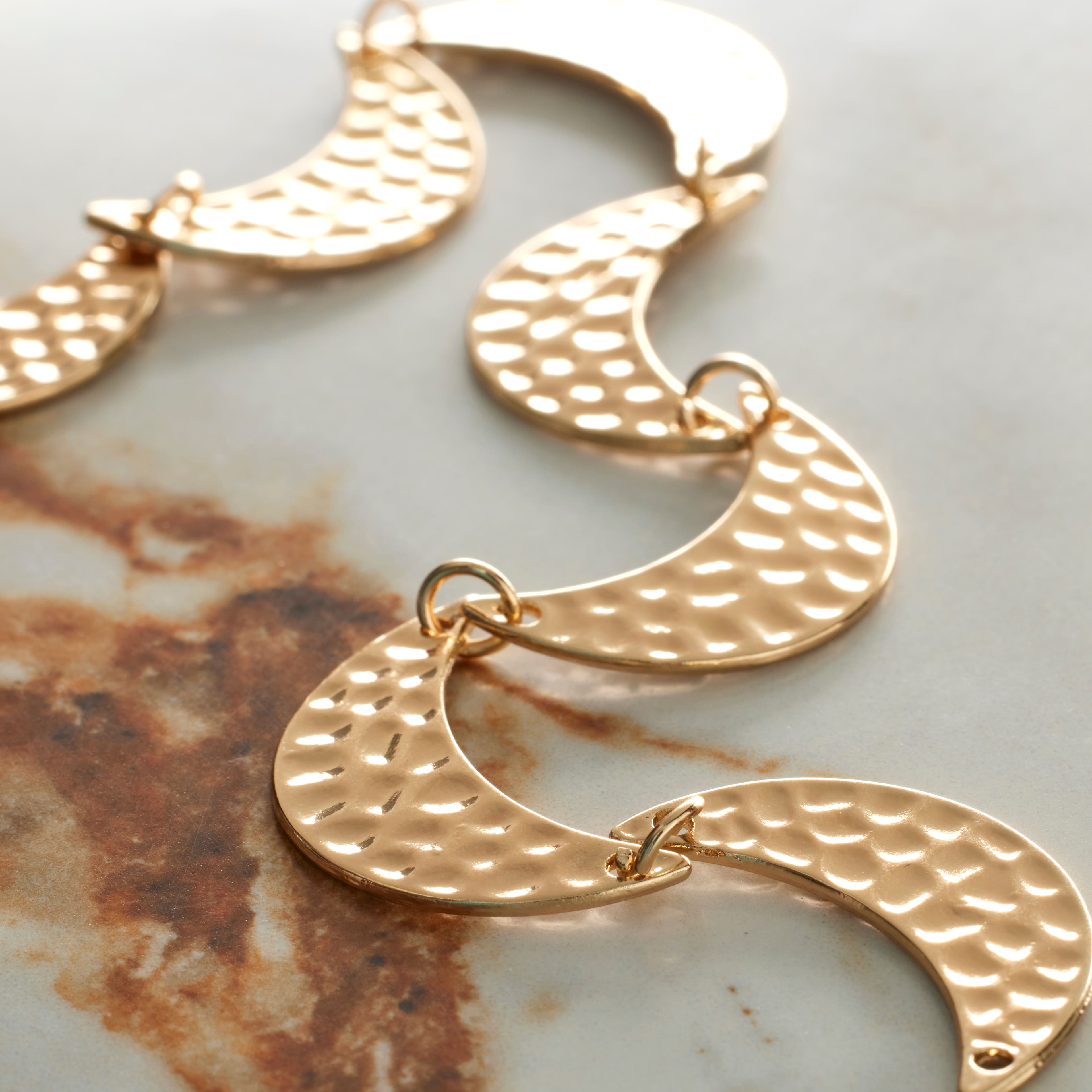 Perles en métal martelé en forme de lunes dorées de Bead Landing, 2,5 cm