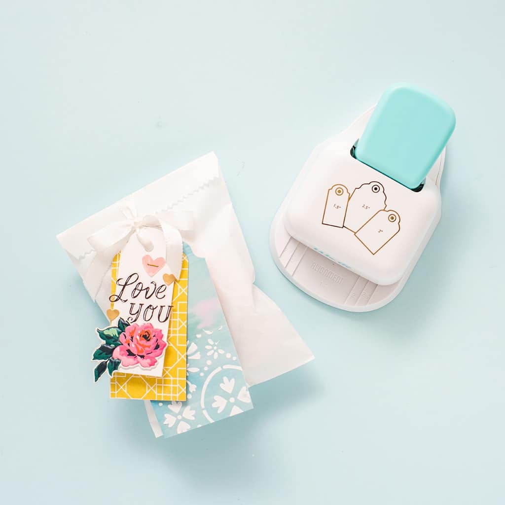 We R Memory Keepers&#xAE; 3-in-1 Rounded Tag Punch