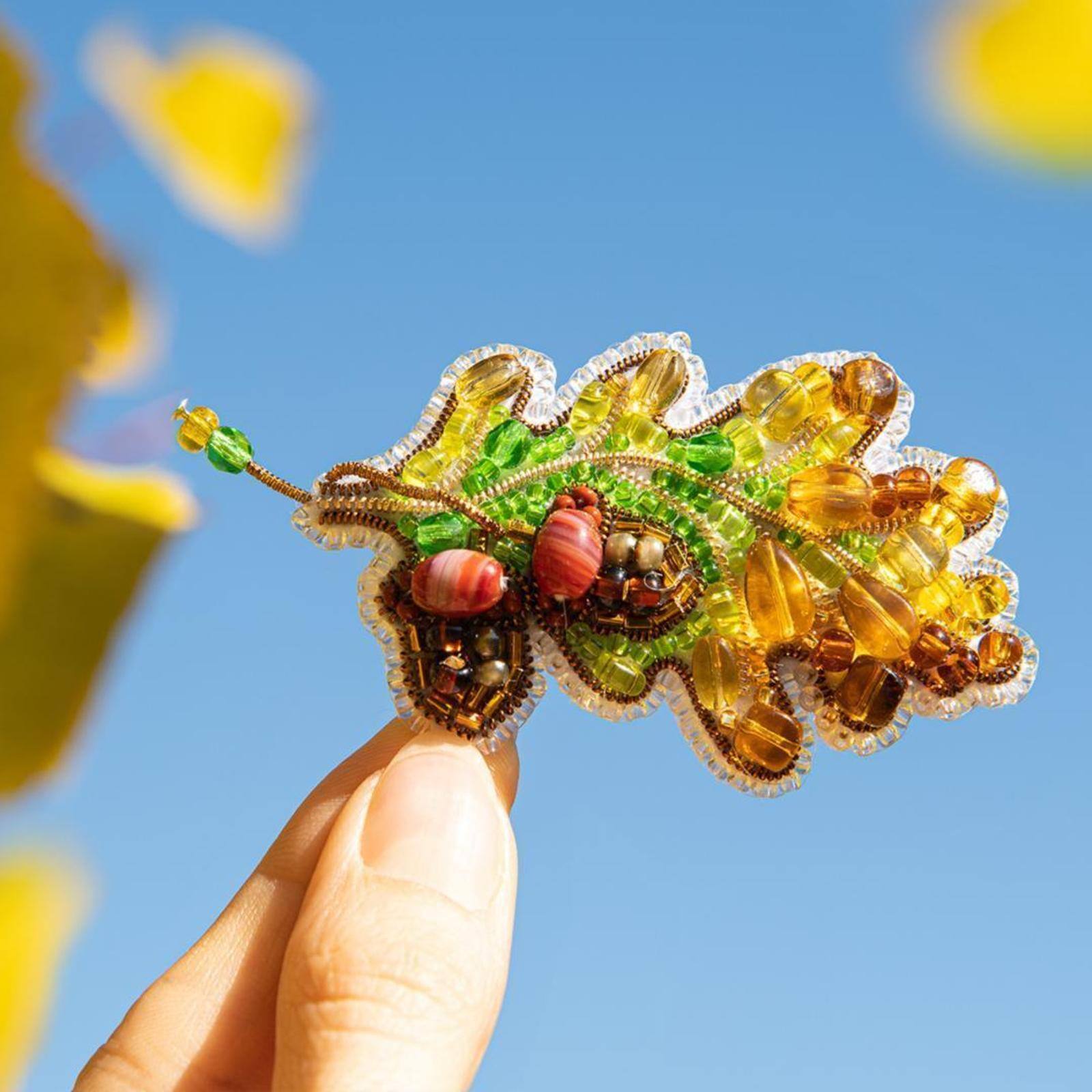 Charivna Mit Oak Leaf Brooch Crystal Art Beadwork Kit