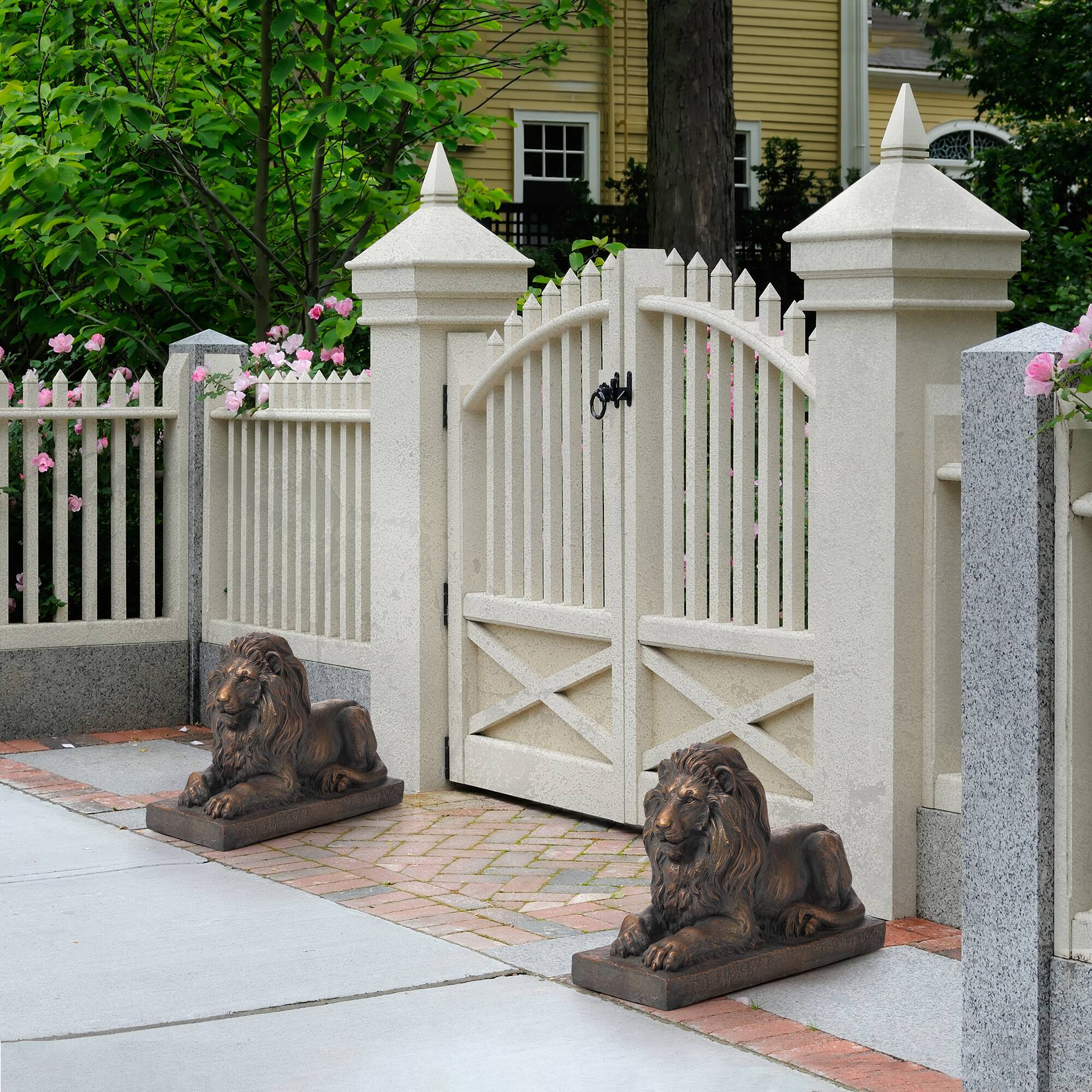 Glitzhome&#xAE; 22&#x22; Lying Lion Garden Statue Set