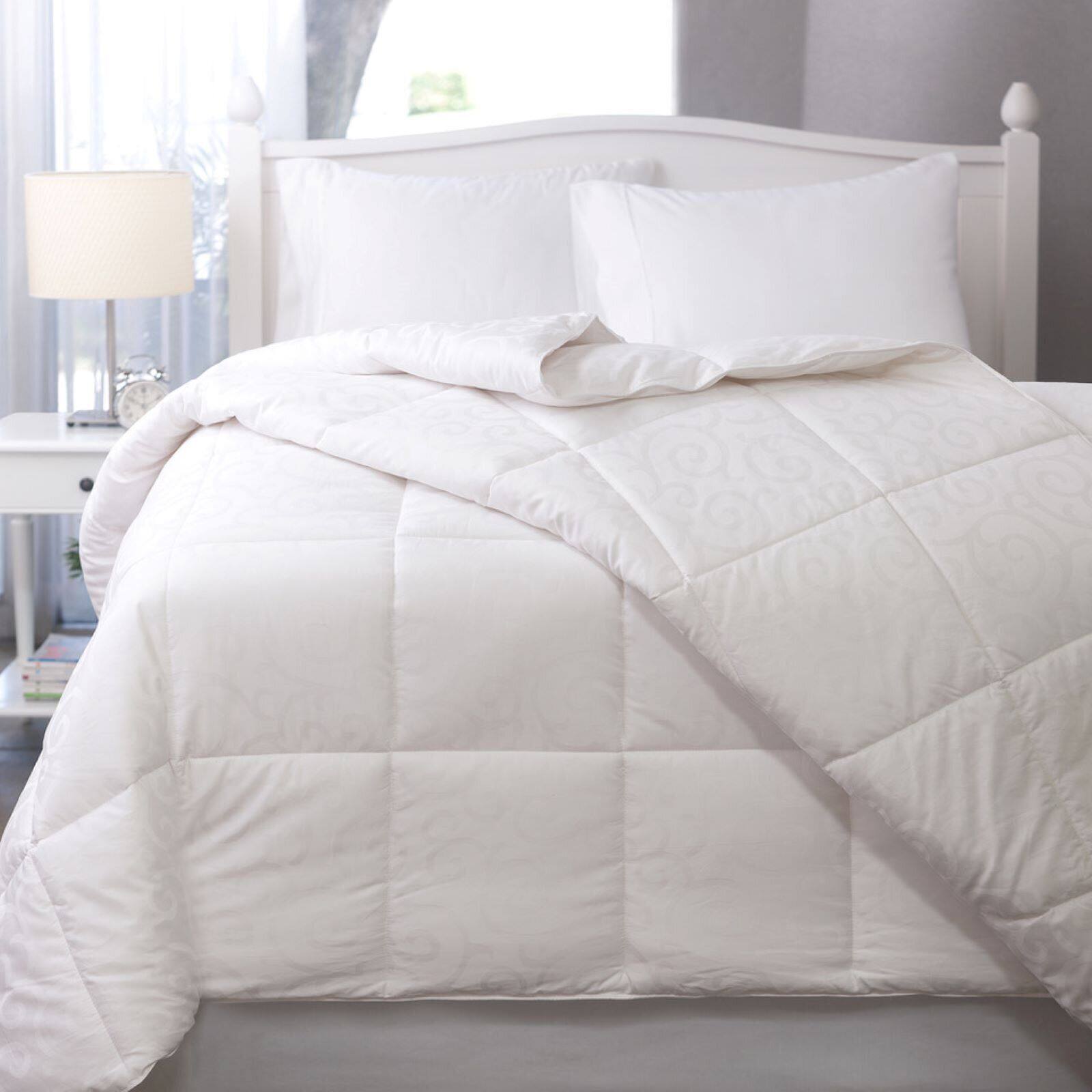 Candice Olson White Luxury Down Alternative Comforter, King