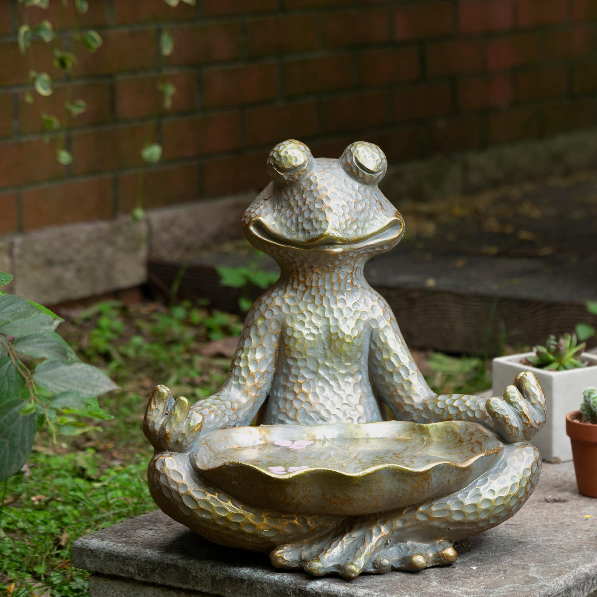 Glitzhome&#xAE; 14&#x22; Bronze Yoga Frog Statue