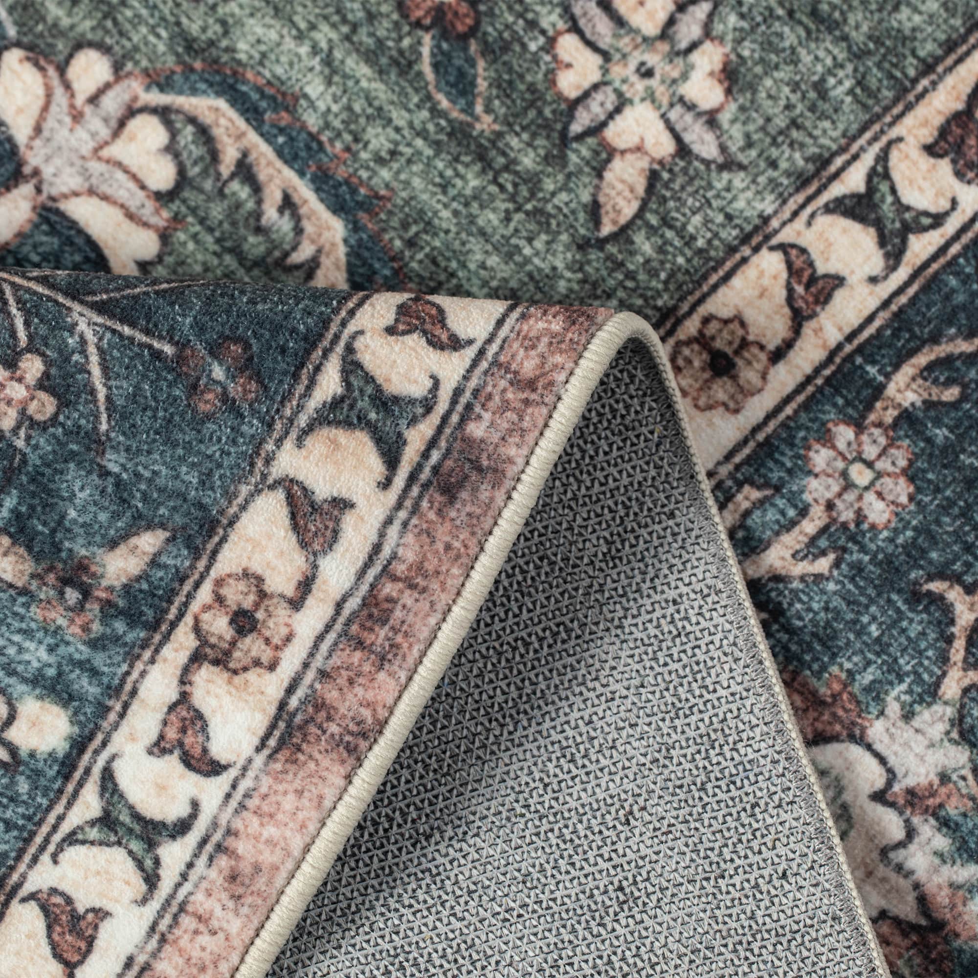 Glitzhome&#xAE; 5ft. x 8ft. Green &#x26; Tan Oriental Area Rug