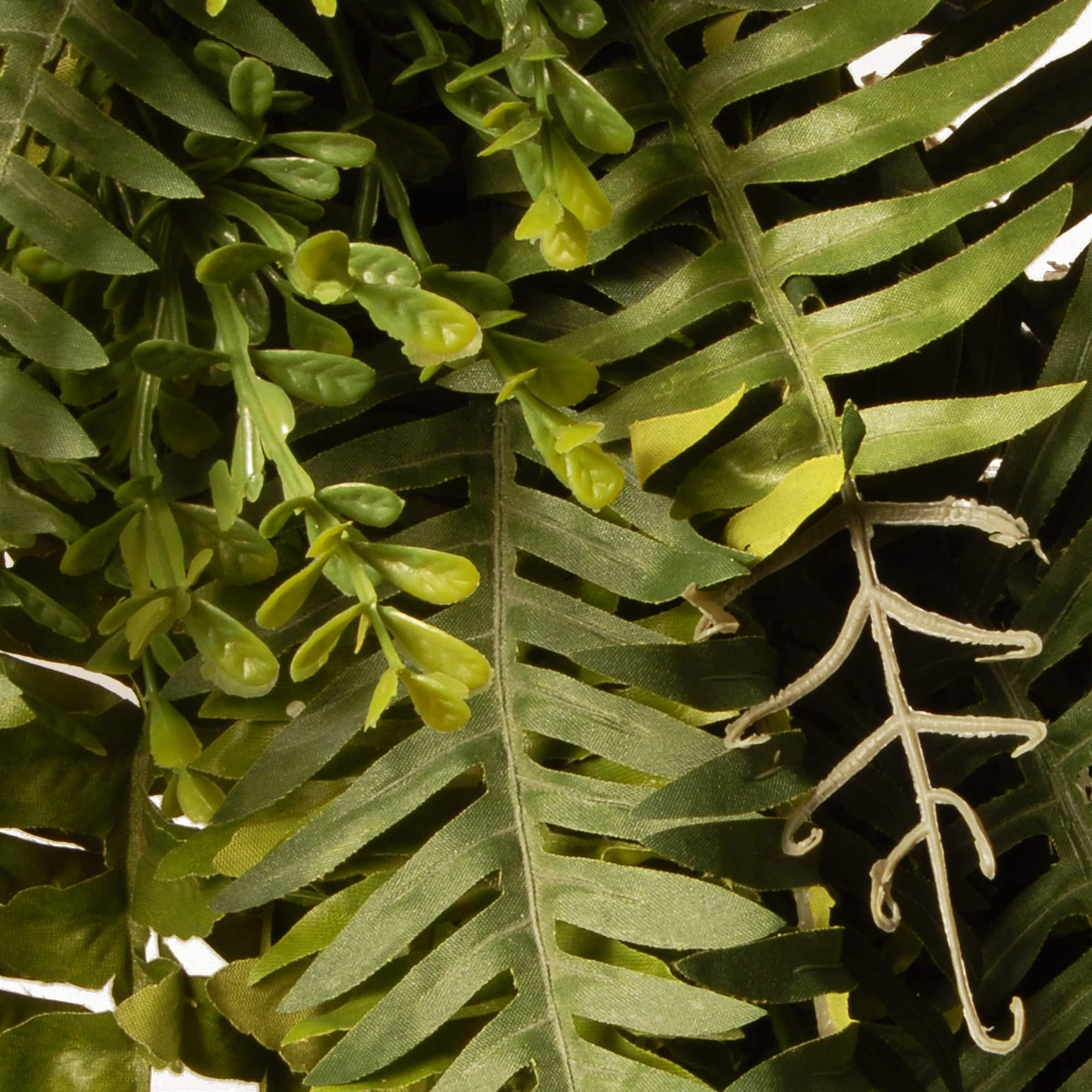 35&#x22; Green Fern Wreath