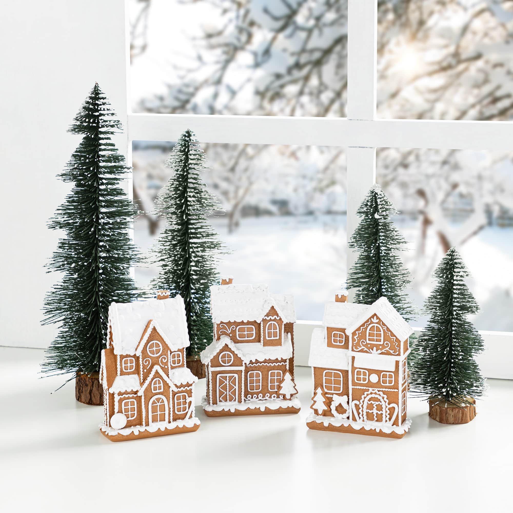 Glitzhome&#xAE; 5.5&#x22; Christmas Resin Gingerbread House Table Decor Set