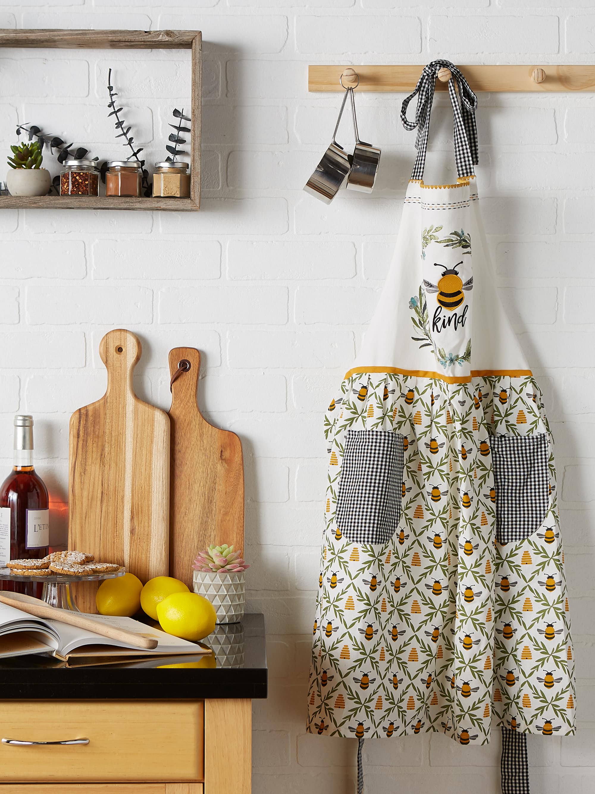 DII&#xAE; Bee Kind Apron with Pocket