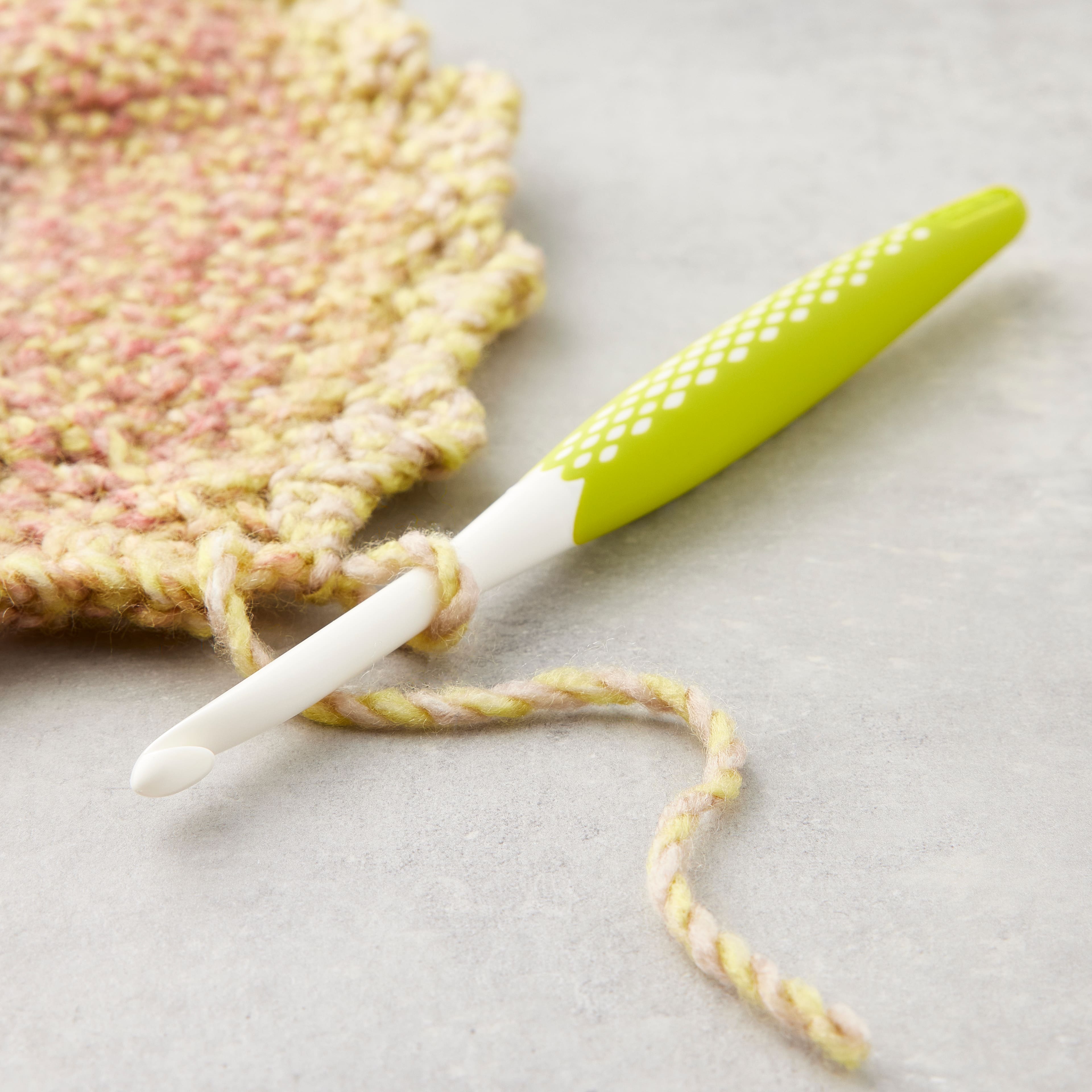 Prym Ergonomic Crochet Hook H (5 mm) – Practical Stitchcraft