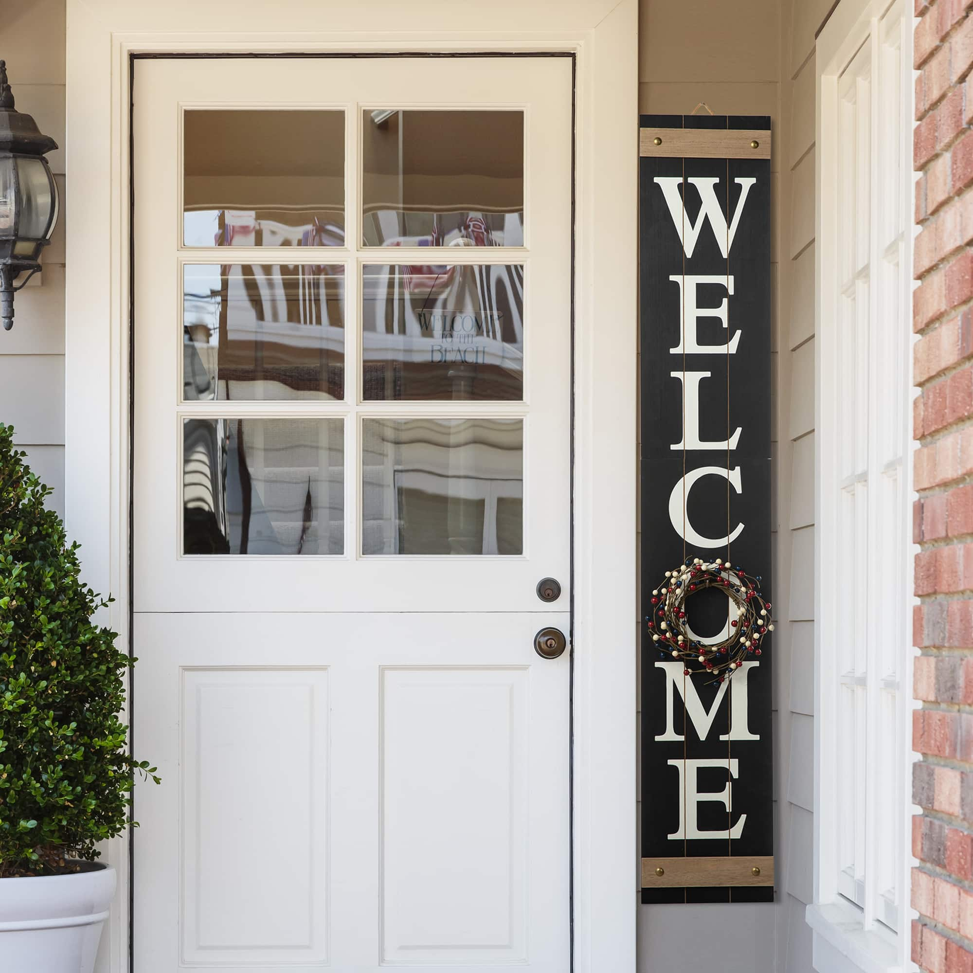 Glitzhome&#xAE; 5ft. Welcome Wood Porch Sign with 4 Changeable Wreaths