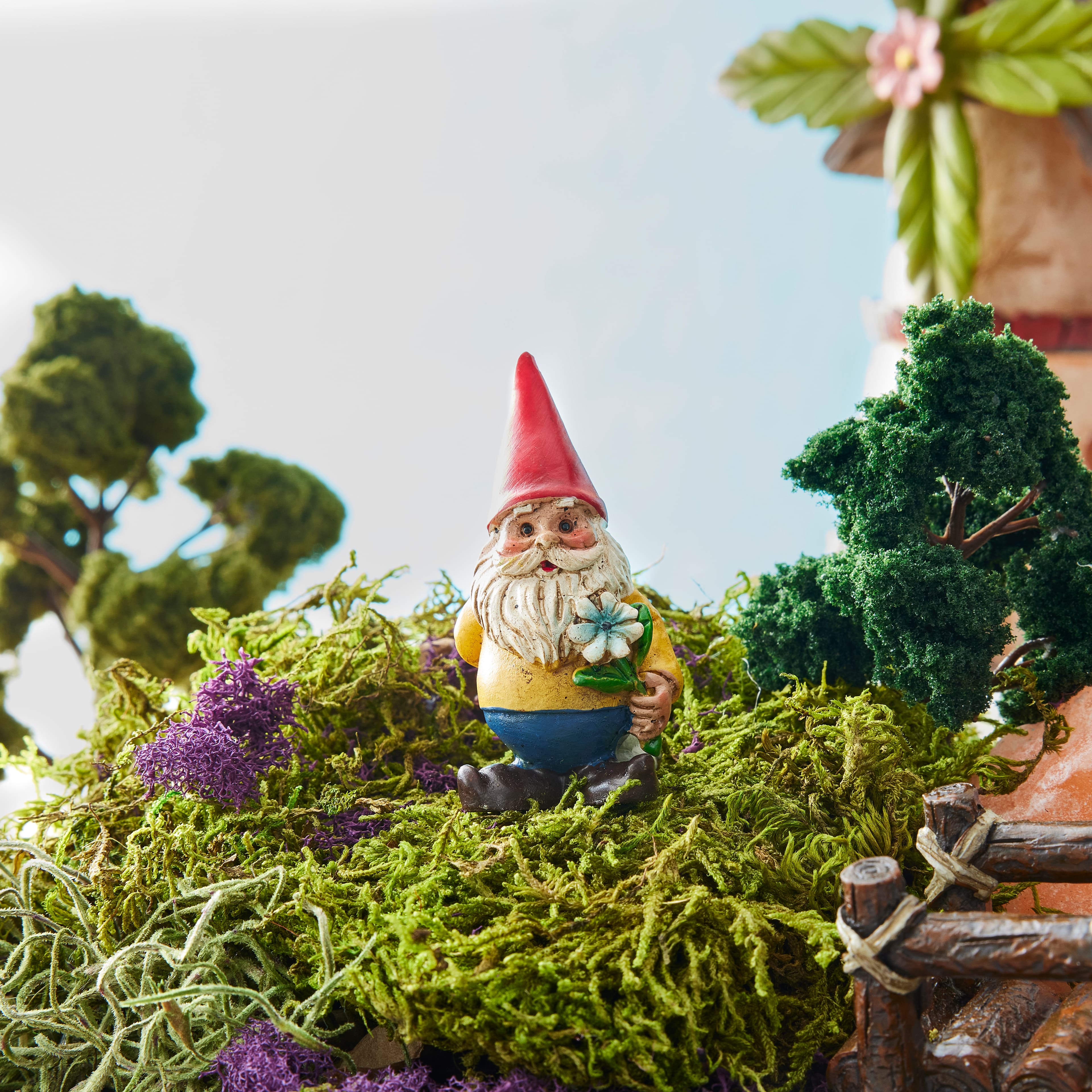 12 Pack: Mini Gnome with White Daisy by Make Market&#xAE;