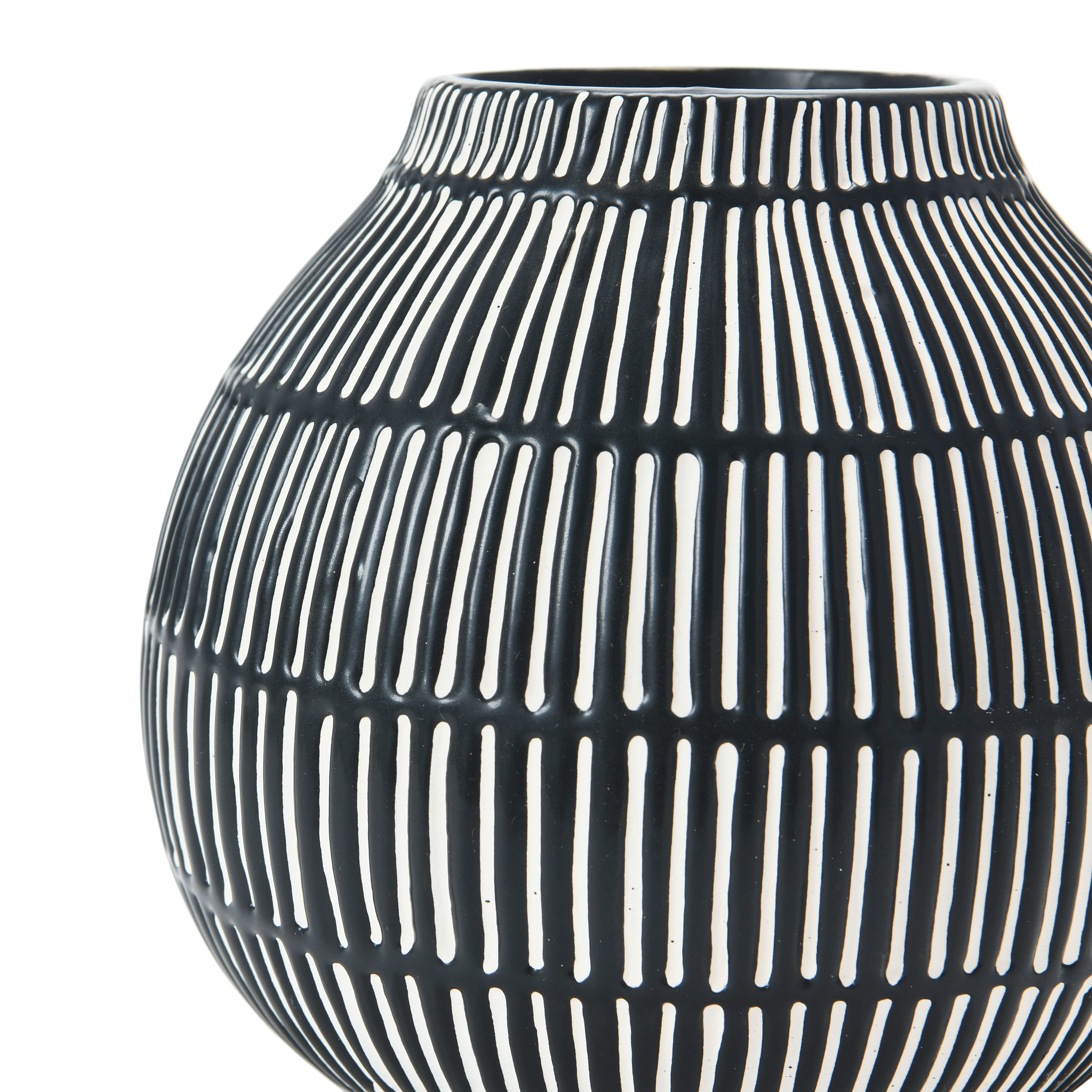 6&#x22; Black &#x26; White Debossed Stoneware Vase