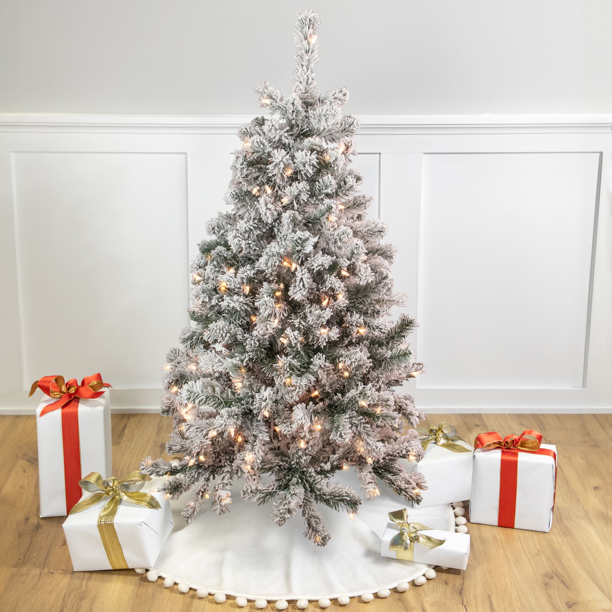 4.5ft. Pre-Lit Flocked Madison Pine Artificial Christmas Tree, Clear Lights