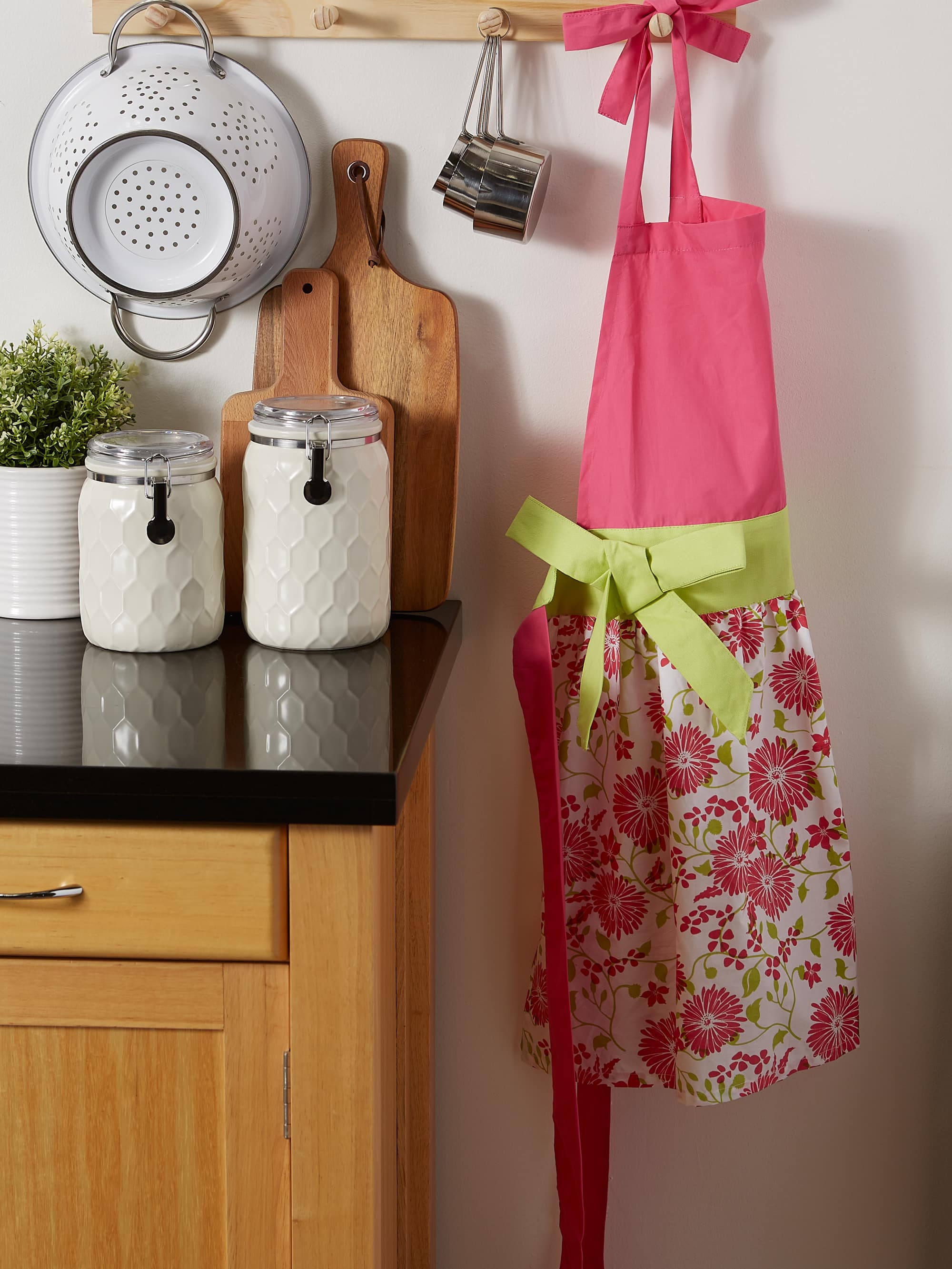 DII® Pink Pout Daisy Apron