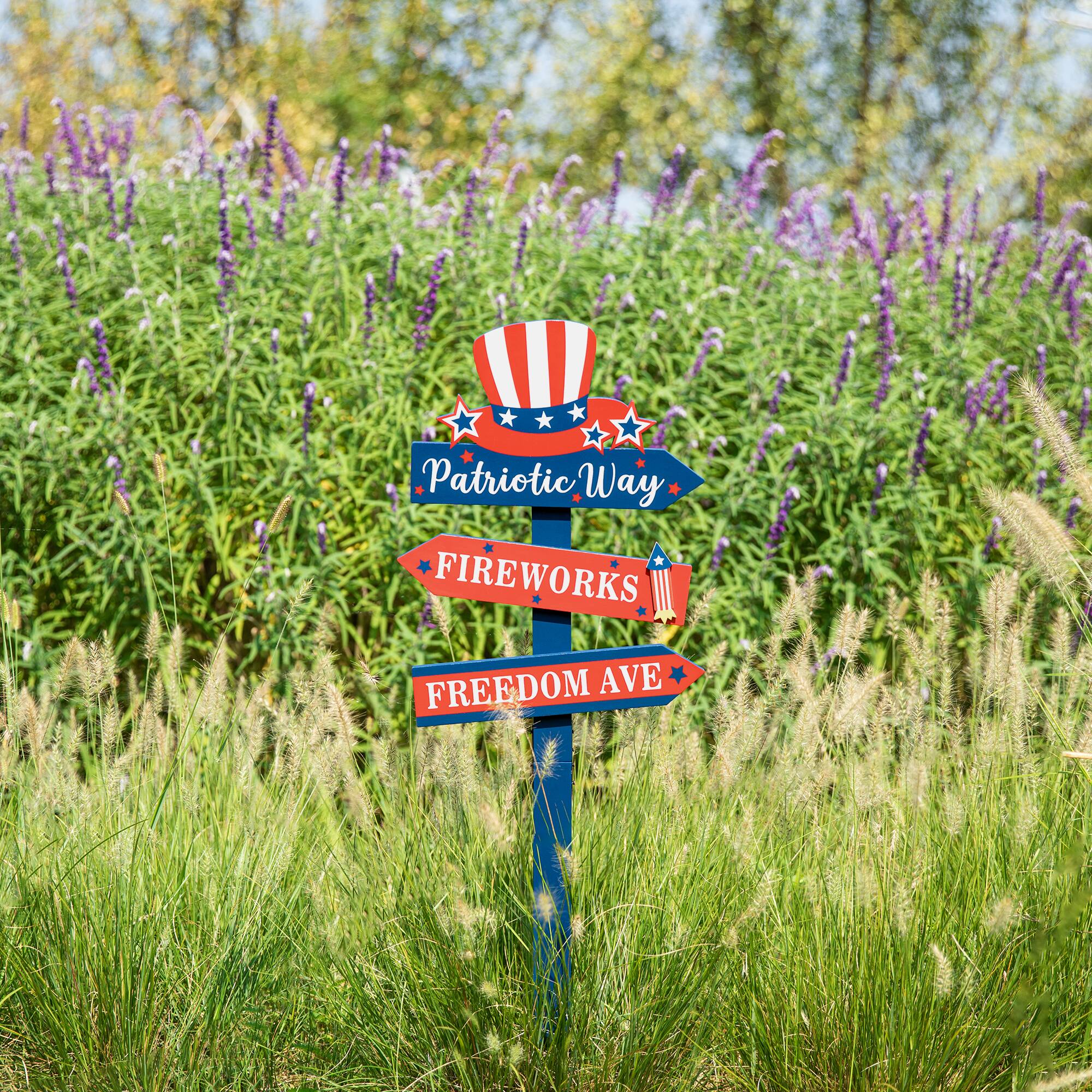 Glitzhome&#xAE; 36&#x22; Directional Patriotic Top Hat Stake