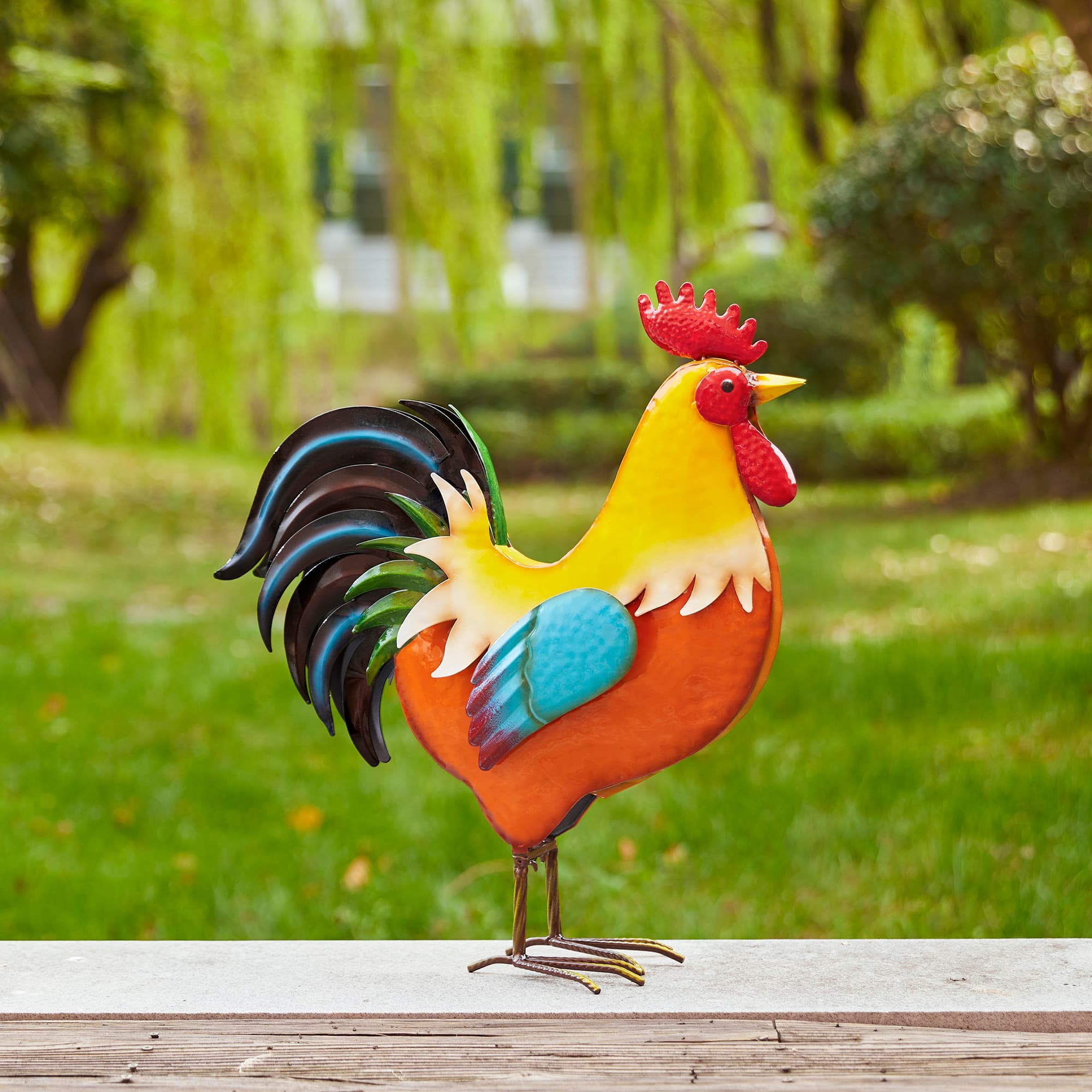 Glitzhome&#xAE; 21&#x22; Vibrant Standing Metal Rooster Garden Statue