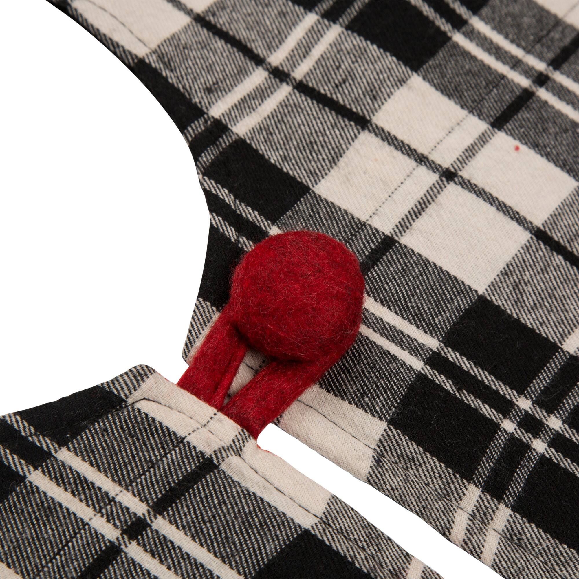 Glitzhome&#xAE; Black &#x26; White Plaid Stockings, Tree Skirt &#x26; Pillow Cover Set