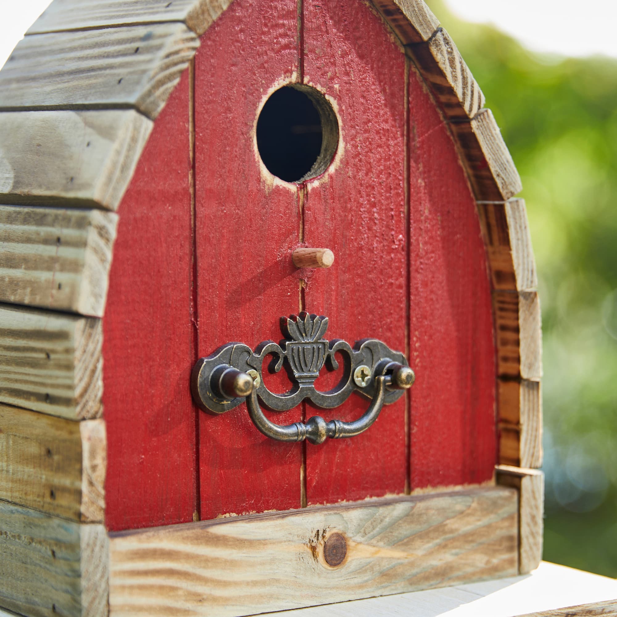 Glitzhome&#xAE; 8.5&#x22; Washed Red Distressed Wood Birdhouse