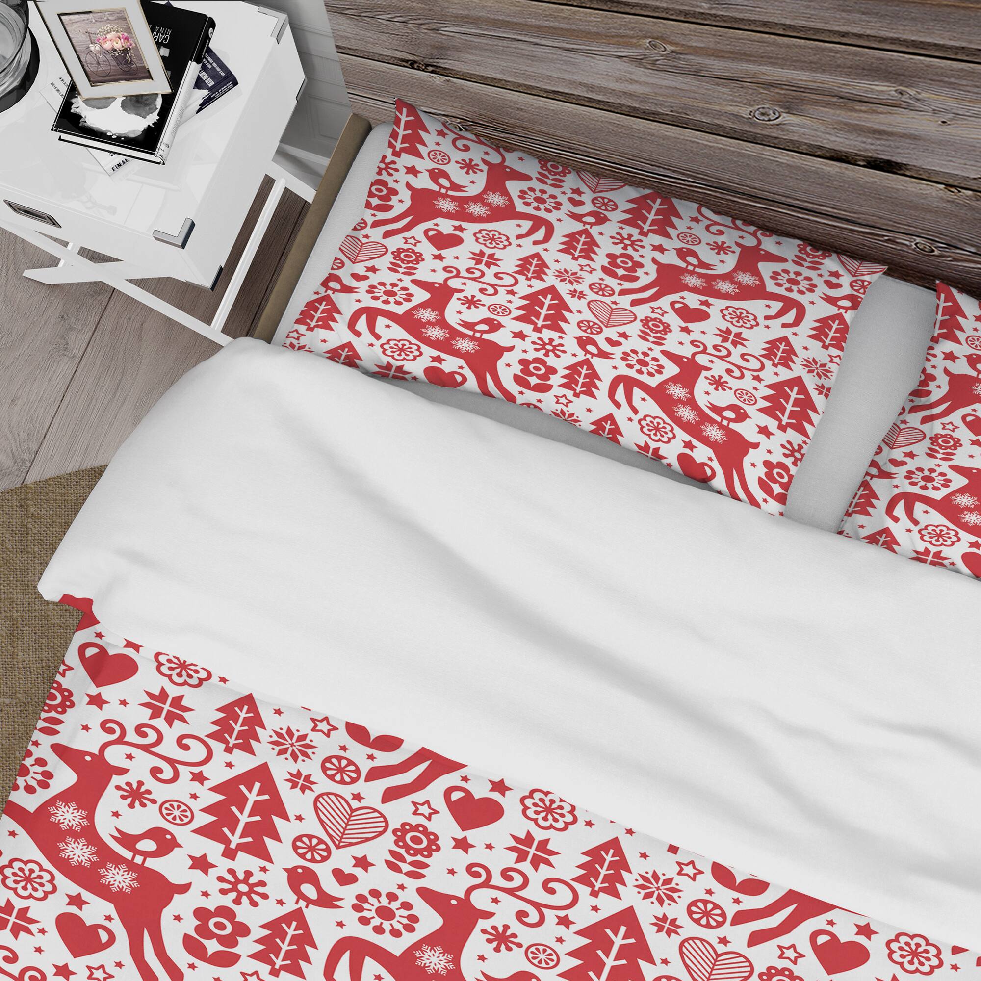 Designart Scandinavian Raindeer with Little Birds And Christmas Tree' Animals Bedding Set