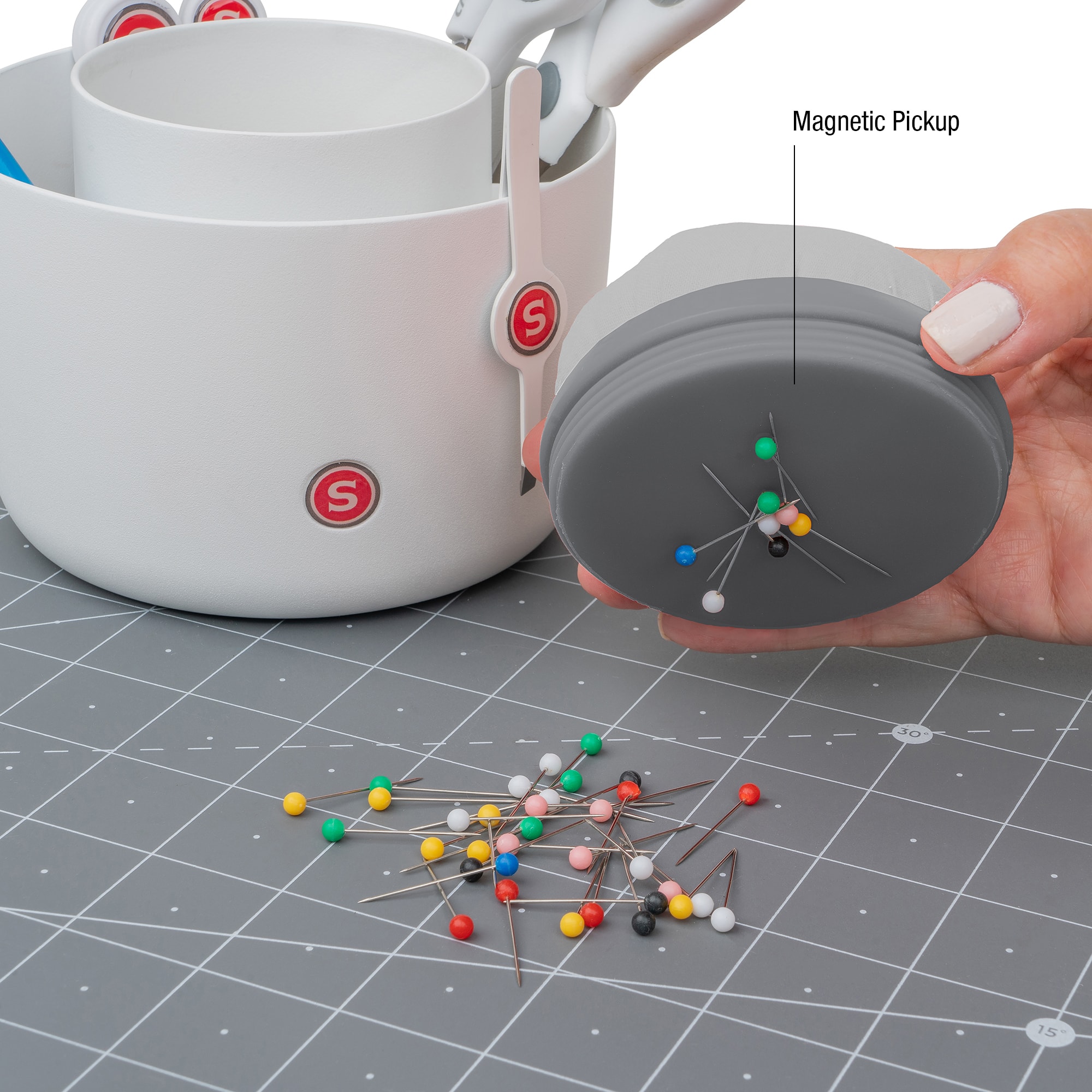 Meuble de rangement pour épingles et outils de couture de SINGER