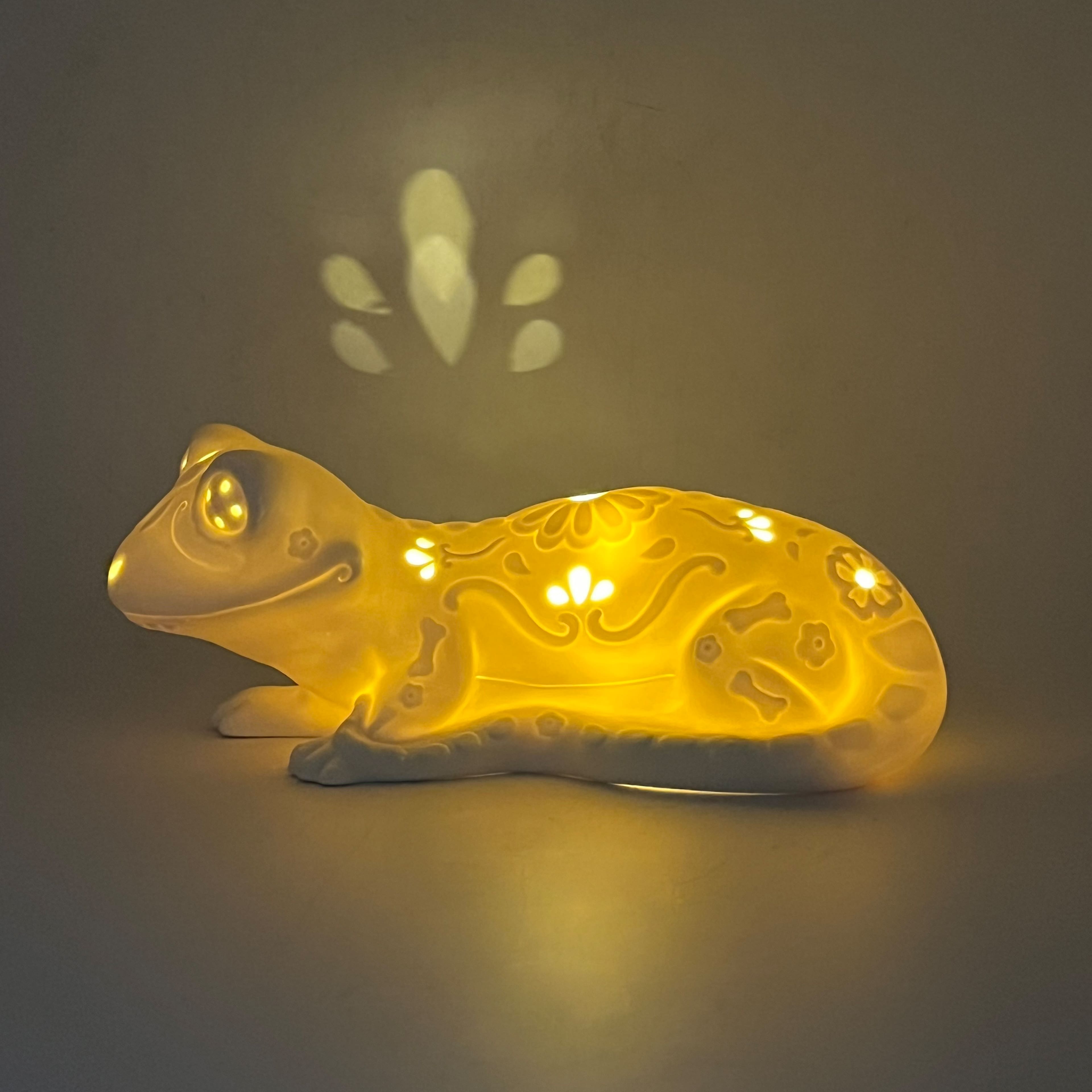 8.75&#x22; DIY LED Gecko Ceramic D&#xE9;cor by Ashland&#xAE;