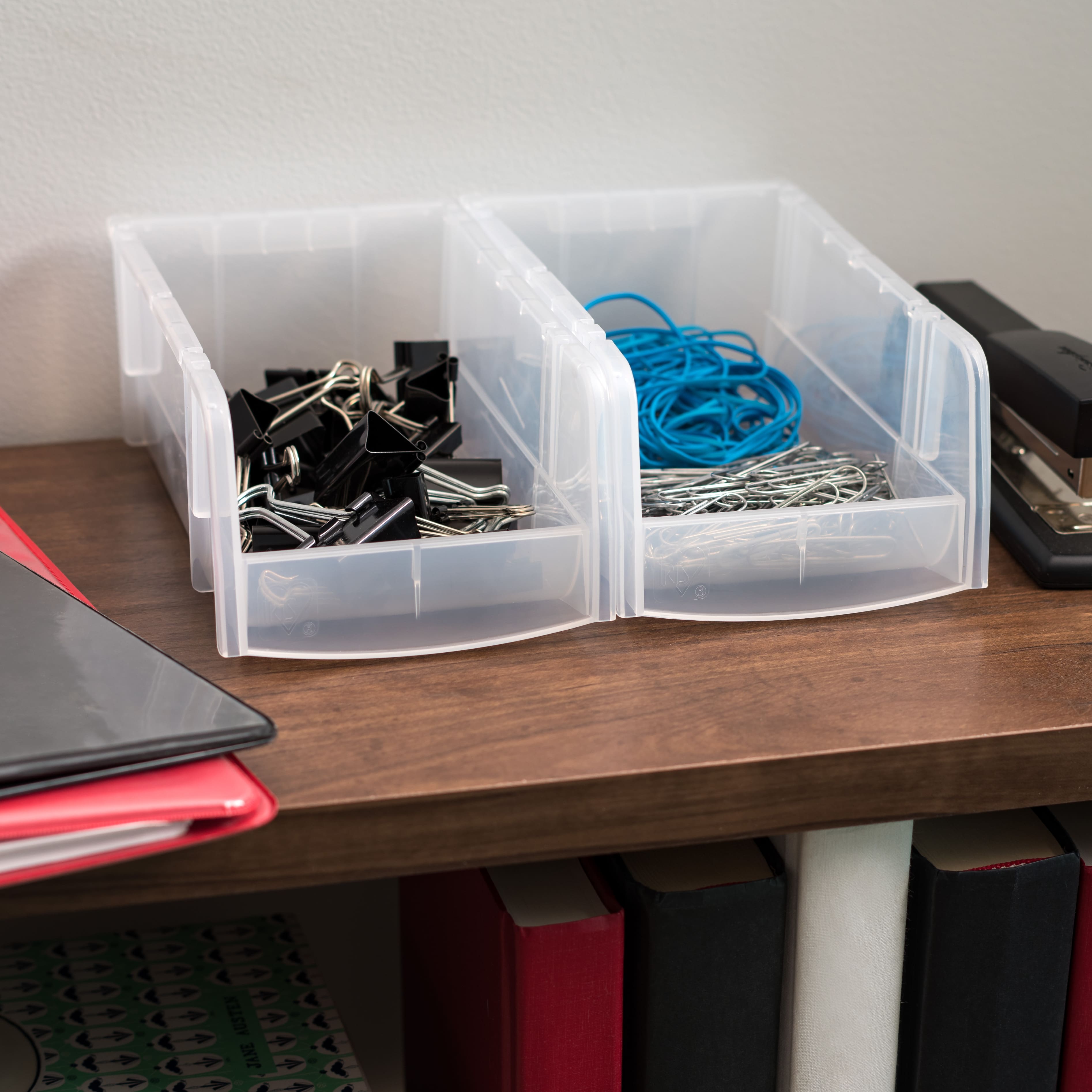 Bac empilable en plastique transparent d'IRIS, petit