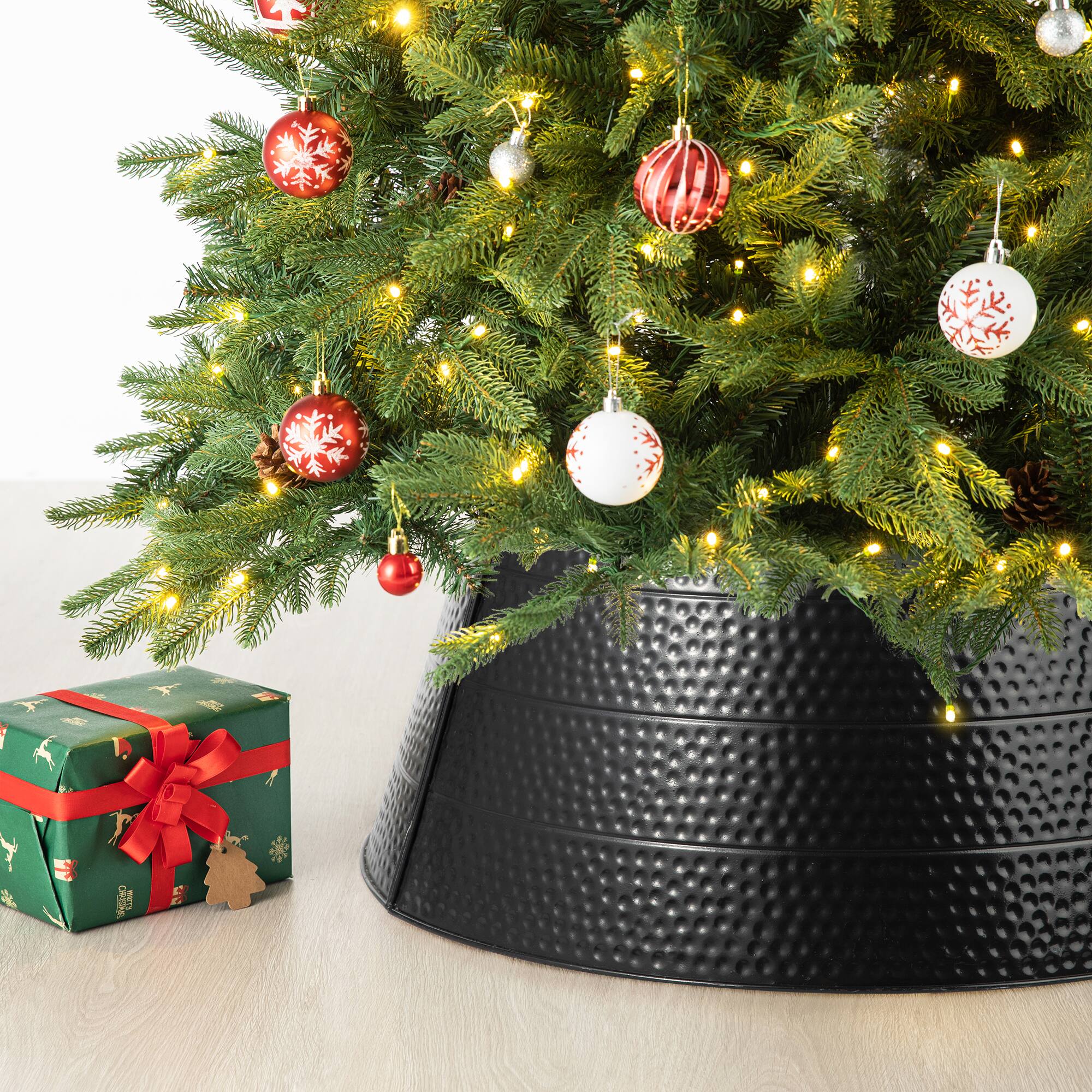 Glitzhome® 26" Hammered Metal Tree Collar